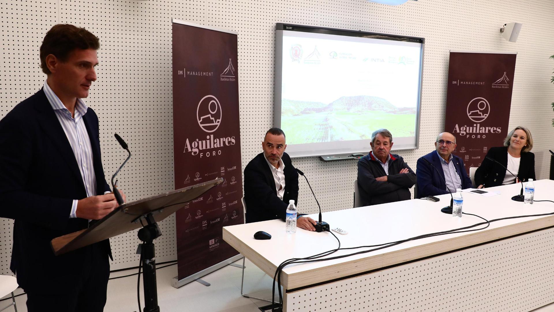 Fernando Martínez (Director de la Revista Alimentaria); Héctor Barbarin (Director General de CNTA); Enrique Castel Ruiz (agricultor y productor); José Luis Medrano Gil (Conservas Medrano) y Asun Bastida (Directora Comercial de Producto Local de Eroski)