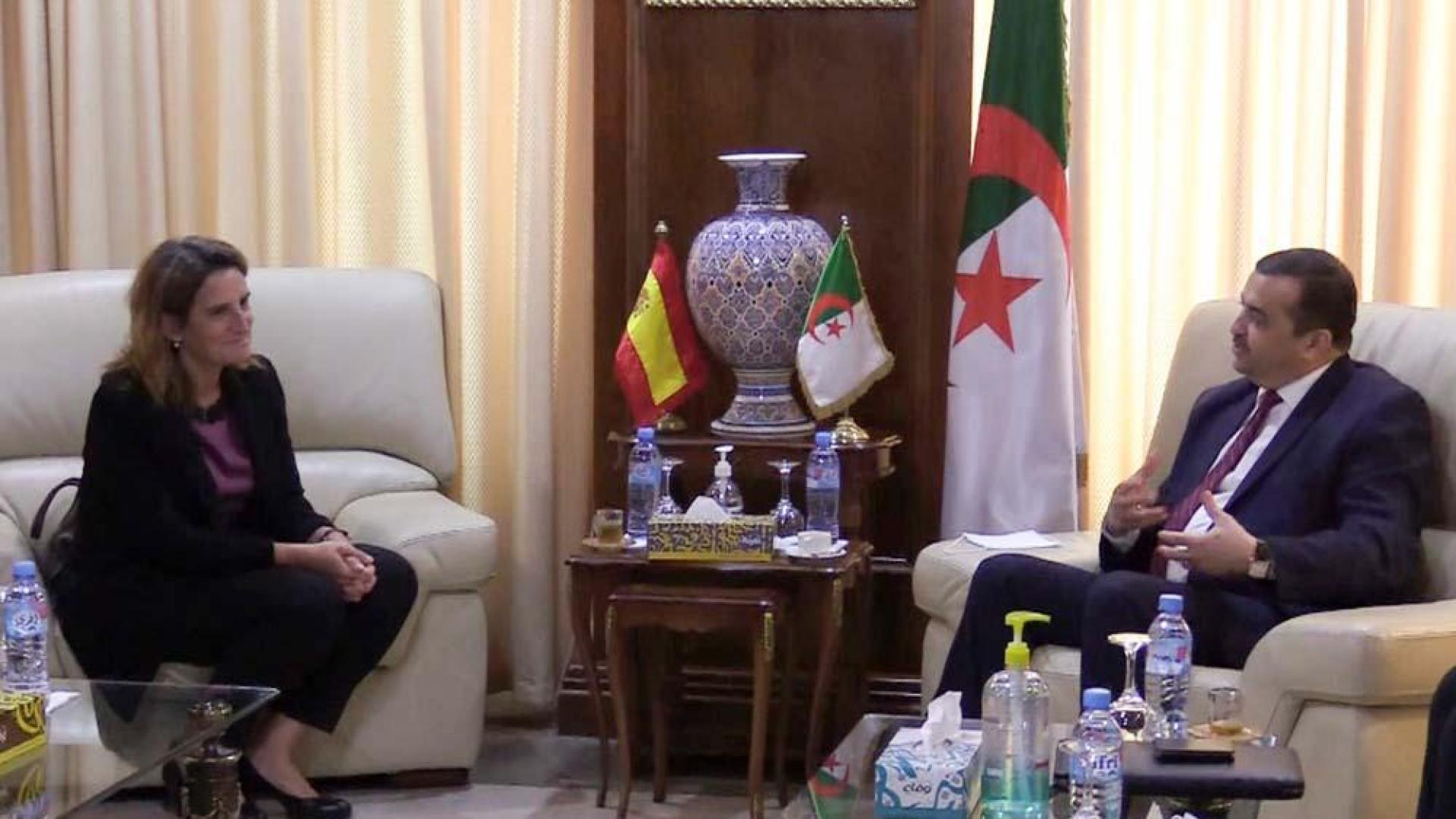 Teresa Ribera, durante el encuentro mantenido el pasado miércoles en Argel con el ministro de Energía y Minas, Mohamed Arkab