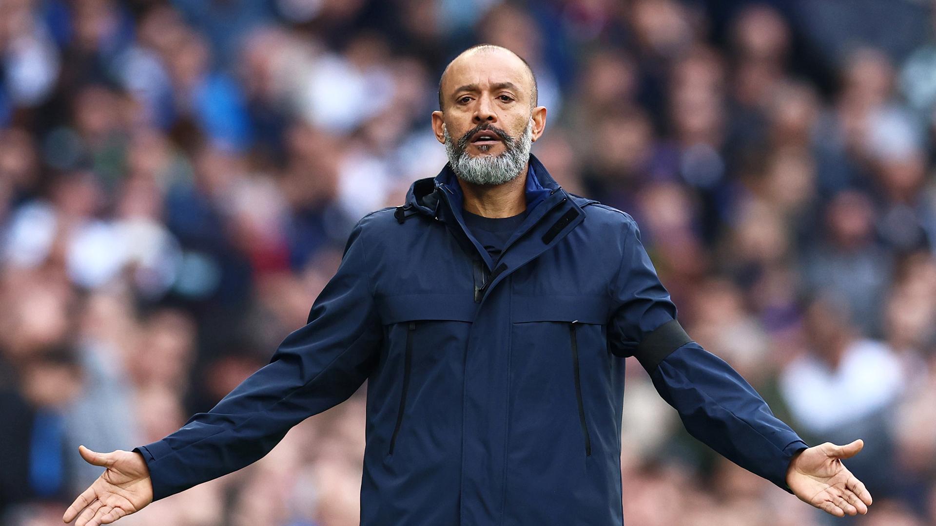 El portugués Nuno Espirito Santo dirigiendo un encuentro del Tottenham
