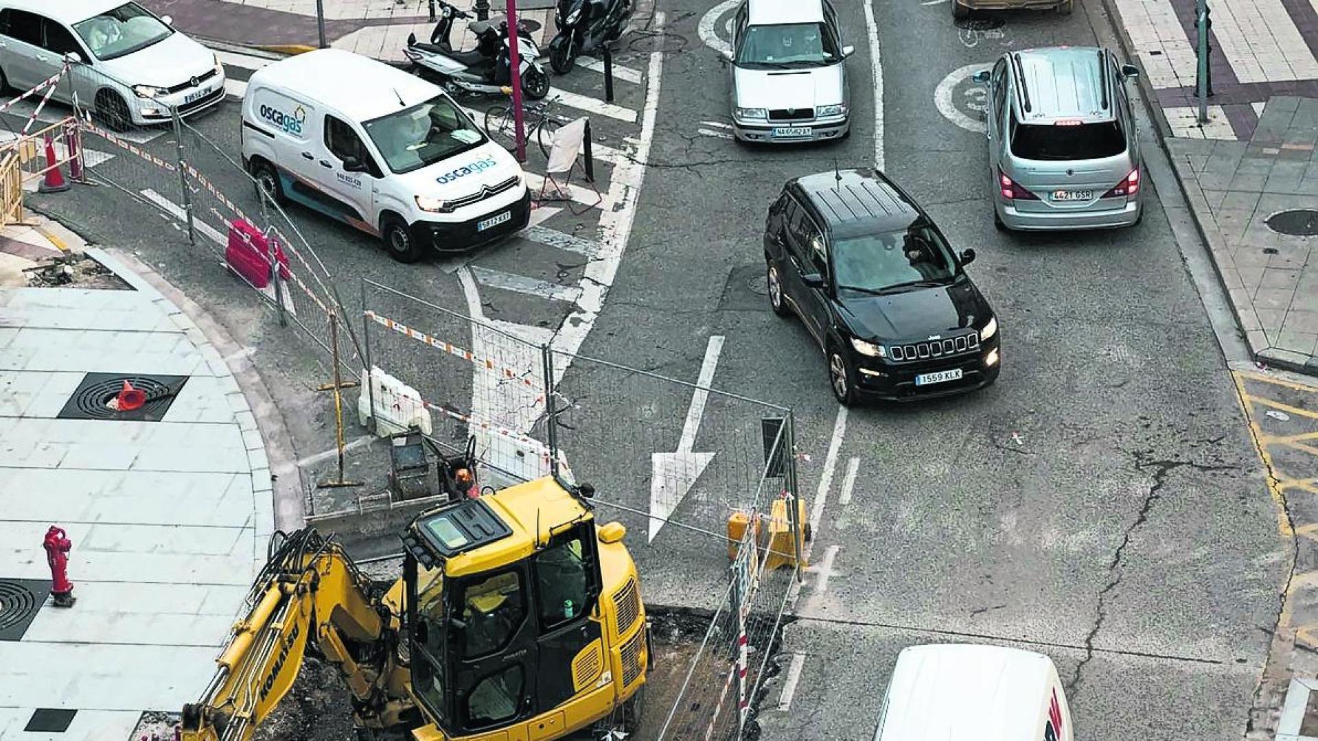 Imagen del atasco que generaron las obras a media tarde del martes