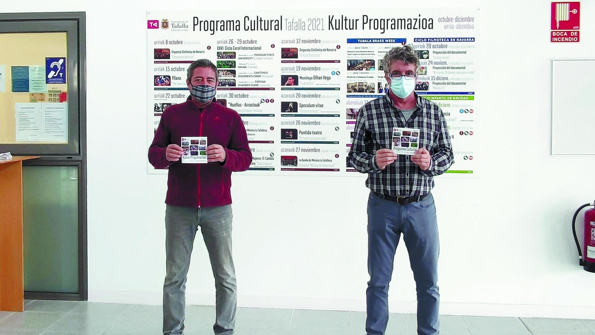Pedro Leralta (izda.) y Atxu Ayerra en la presentación