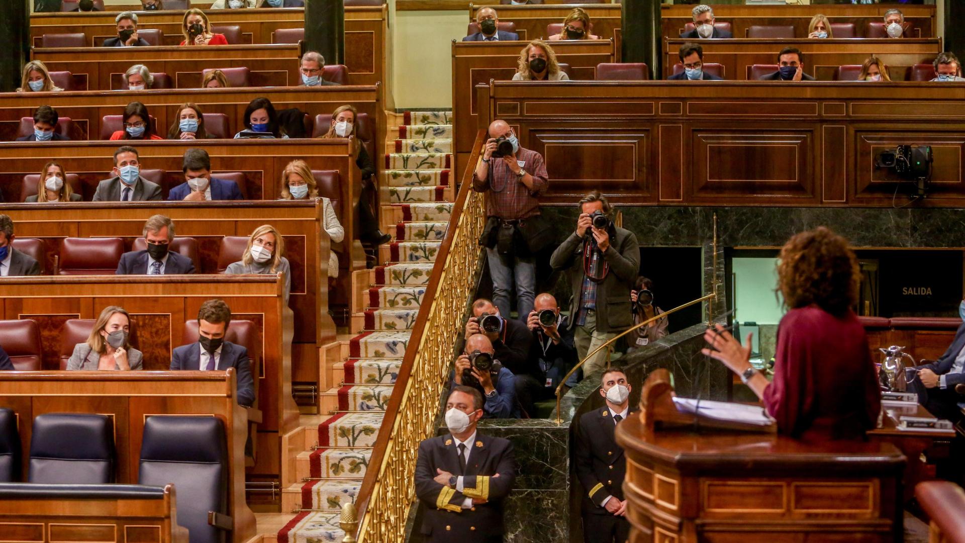 La ministra de Hacienda, María Jesús Montero, interviene en el Congreso