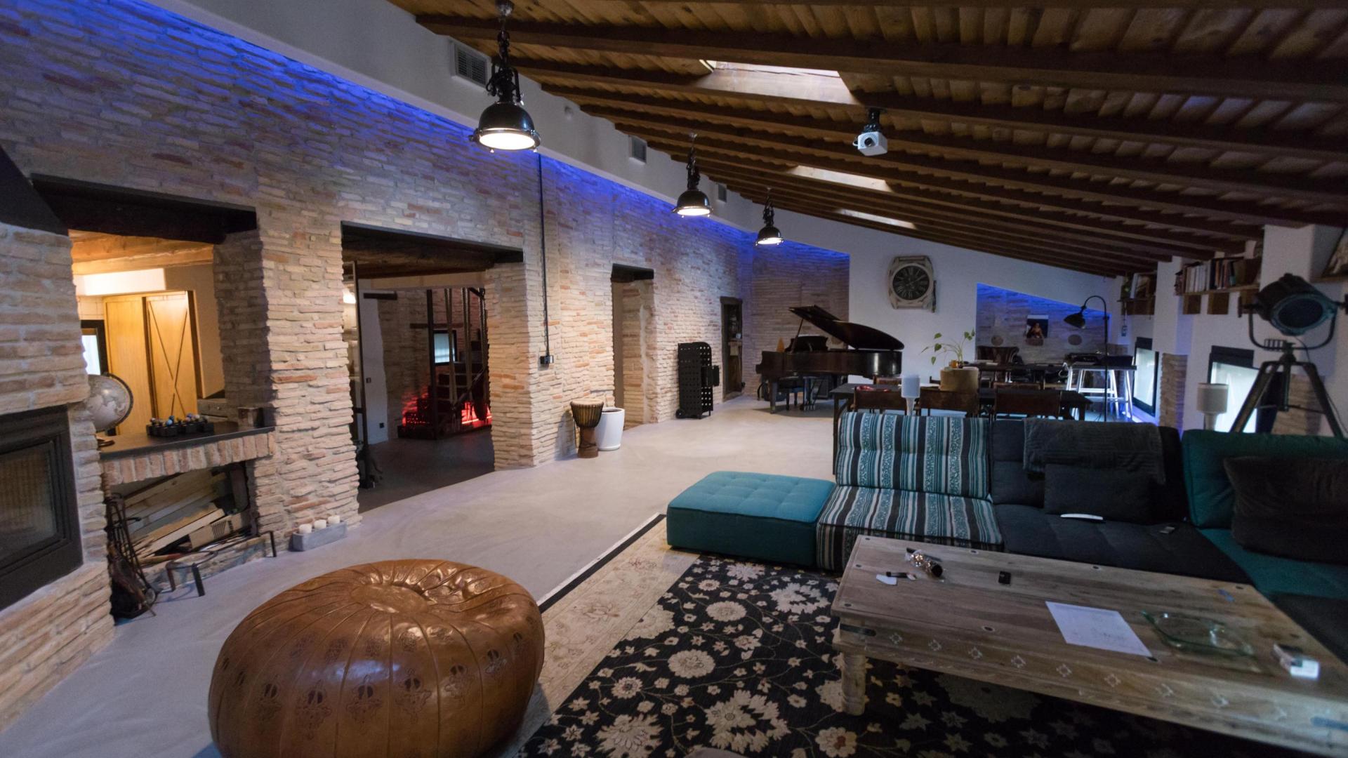 Una imagen del salón del dúplex de la calle MercadaL