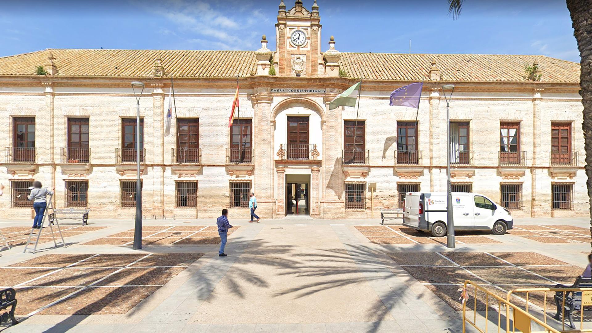 Fachada del Ayuntamiento de la localidad cordobesa de La Carlota