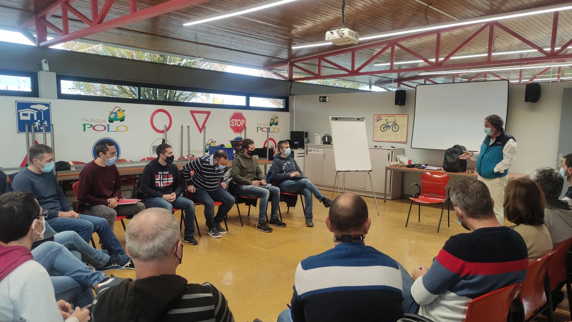 Un momento del curso de Seguridad Vial al que asistieron los agentes locales