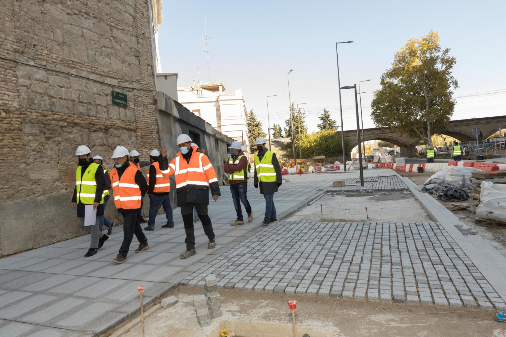 MÁS ANCHURA La acera del lateral del edificio de Sementales gana mucha anchura con puntos que llegan a los 6 metros