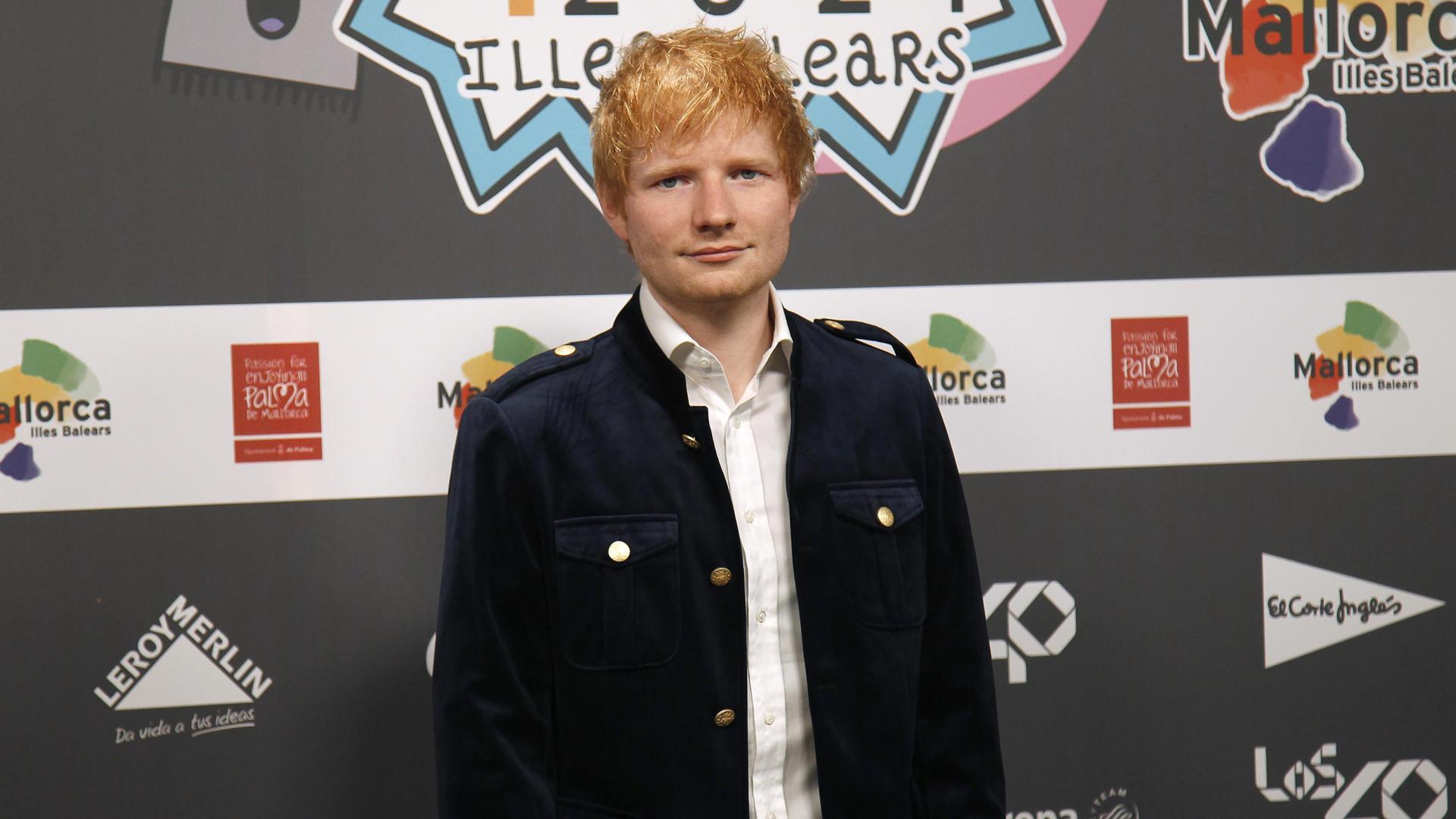 El músico Ed Sheeran posa en el photocall de los 40 Music Awards 2021