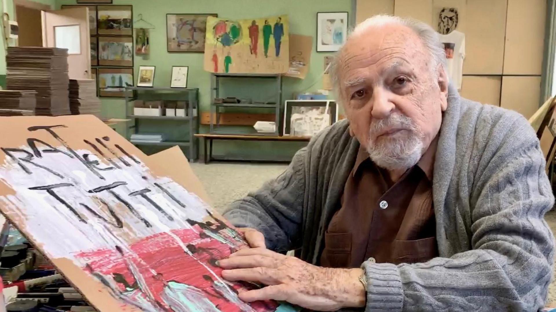 El capuchino Antonio Oteiza, de 95 años, en su estudio de Madrid