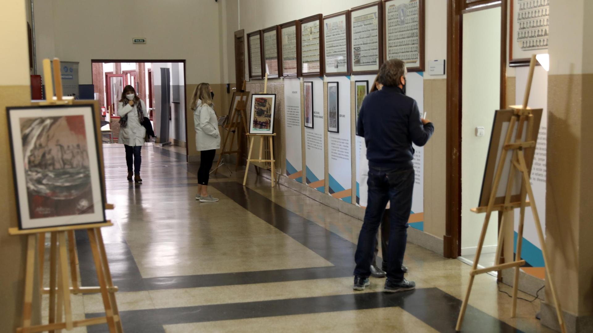 La exposición de diecinueve cartones de Antonio Oteiza sobre la encíclica ‘Fratelli tutti’, en el colegio San Ignacio (Jesuitas) de Pamplona