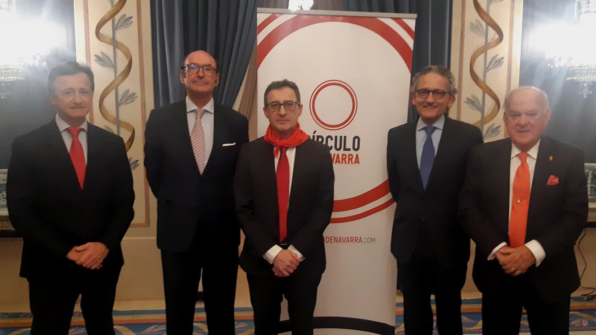 De izda. a dcha.: Íñigo Sobrini, patrono fundación DN: Joaquin Villanueva, presidente Círculo Navarra; Dr. Juan Miguel Gil Jaurena; Dr. Oscar Beloqui y Juan Antonio Sagardoy