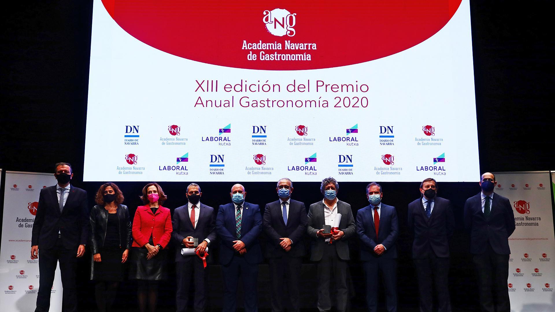 De izda. a dcha., Eduardo Elizalde, Maitane Bueno, Lourdes Plana, Miguel Cazón, José Ignacio Arrasti, Enrique maya, Juan Carlos Oroz Martín Sarobe, Luis Colina y Fernando Basarte