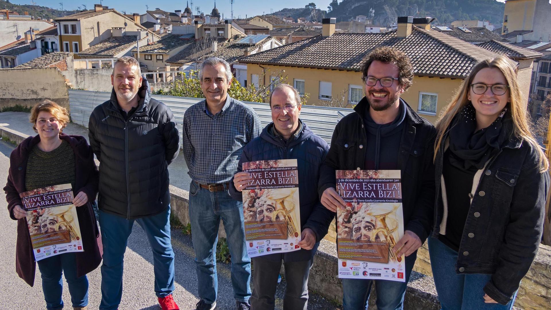 Itsaso Valencia (Ibai Ega), Sergio Azpilicueta y Pablo Ruiz de Larramendi (comparsa),  Xabier Okariz (Ibai Ega) y, por parte de la banda, el director Isaac Irimia y su presidenta, Verónica Sanz
