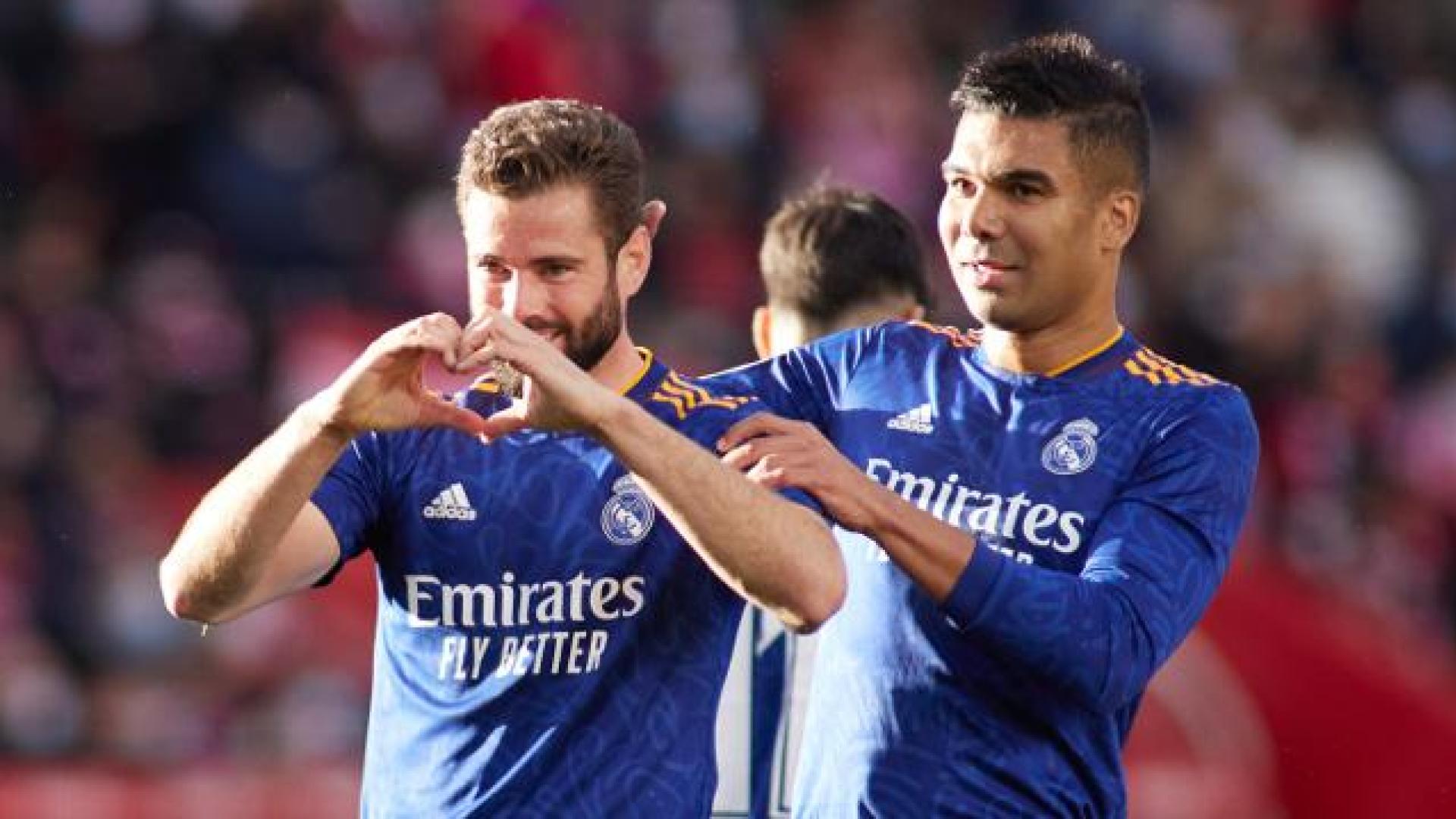 Nacho y Casemiro celebran el segundo gol del Real Madrid en Granada
