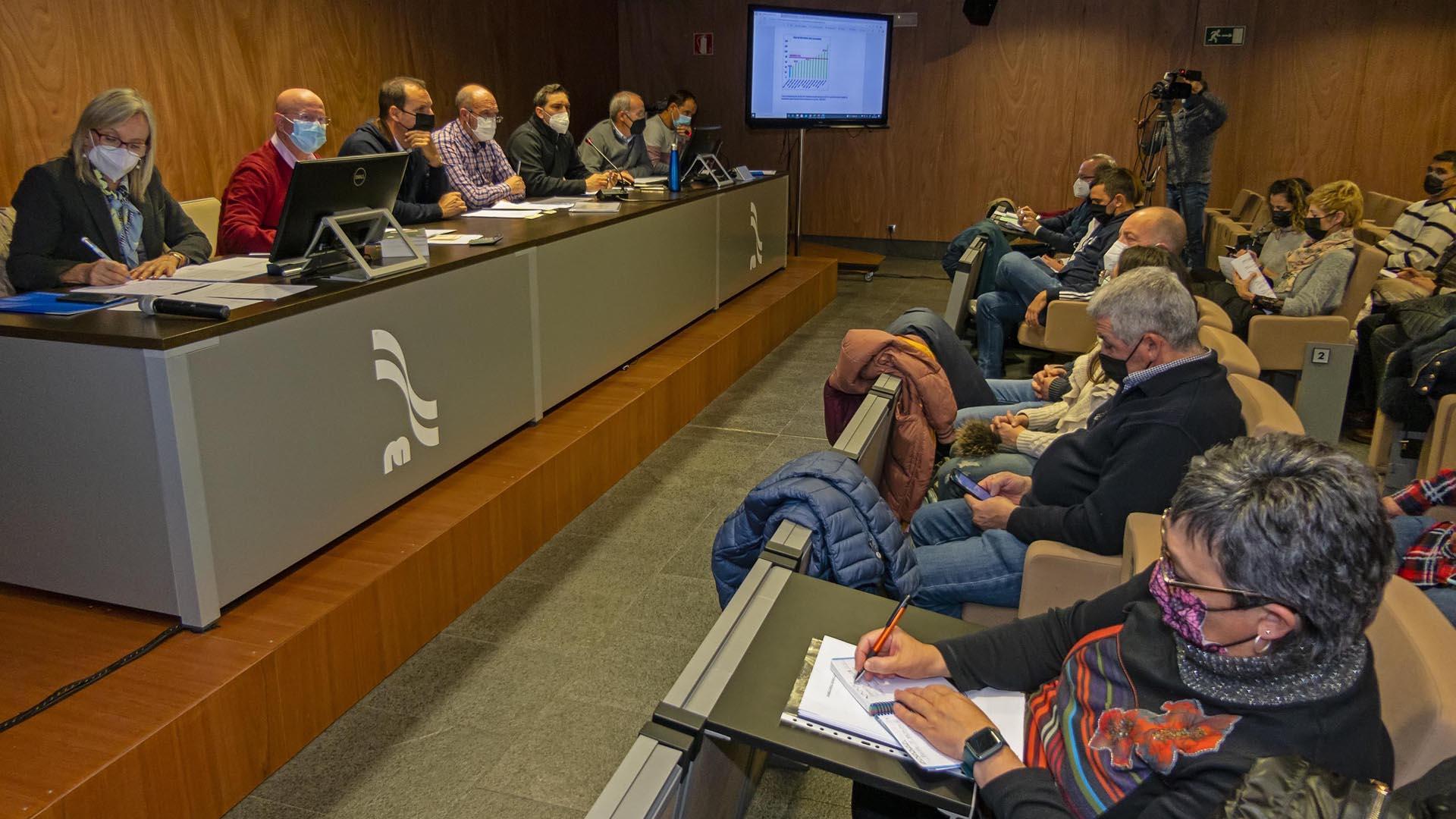 La asamblea de Mancomunidad de Montejurra reunida ayer por la tarde en la sede de la entidad