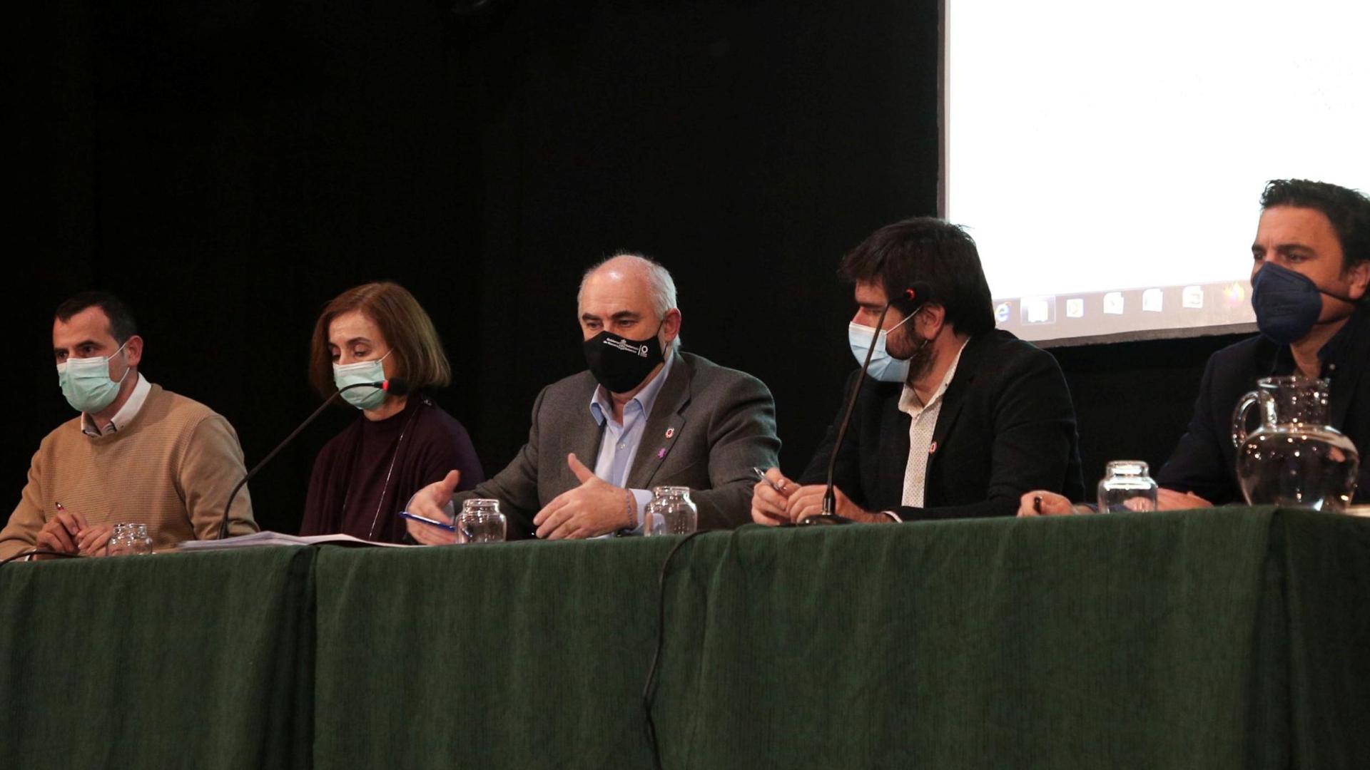 Desde la izq., Rubén Goñi, Izaskun Goñi, el consejero José María Aierdi, Eneko Larrarte y Alberto Bayona