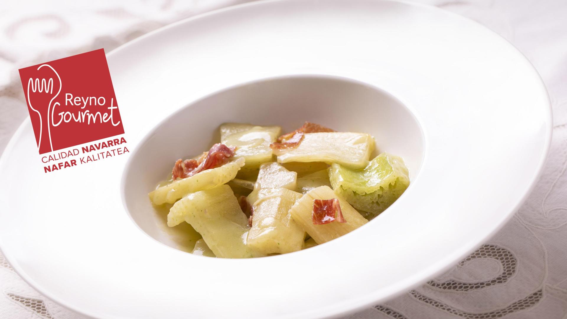Cardo de Navarra con jamón.