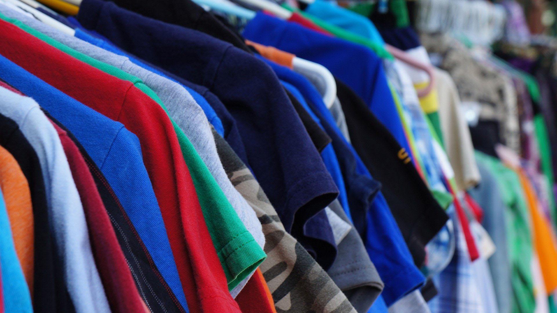 Camisetas de diferentes colores