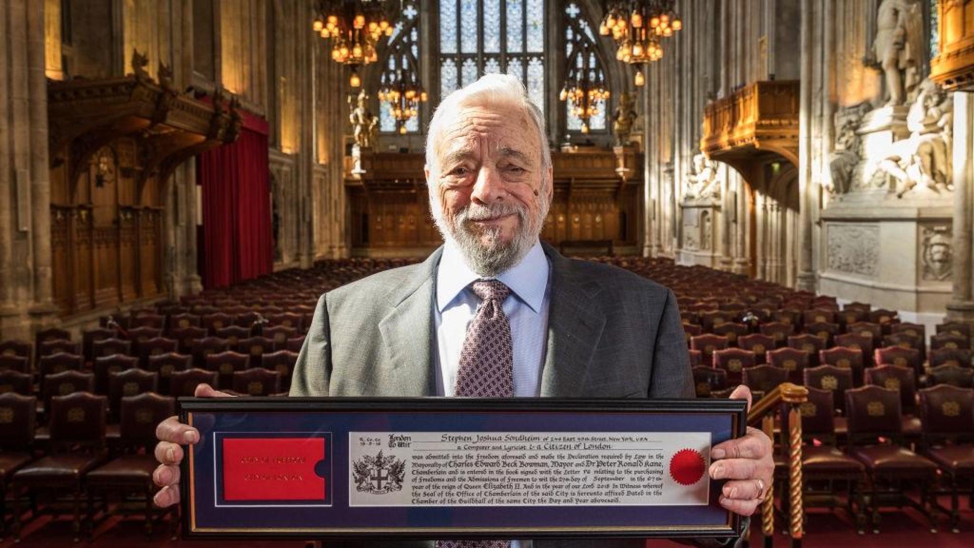 Stephen Sondheim, recibiendo un galardón en Londres
TIM P. WHITBY
(Foto de ARCHIVO)
27/09/2018