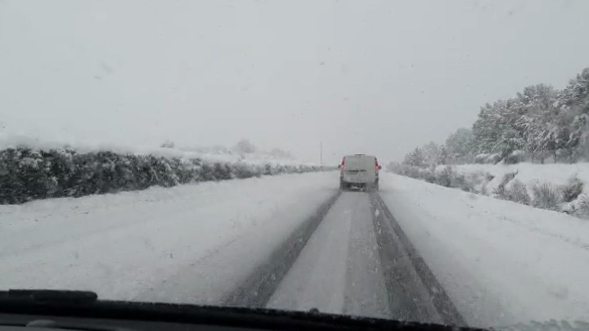 Nieve en la AP-15 a la altura de Carrascal dirección Pamplona