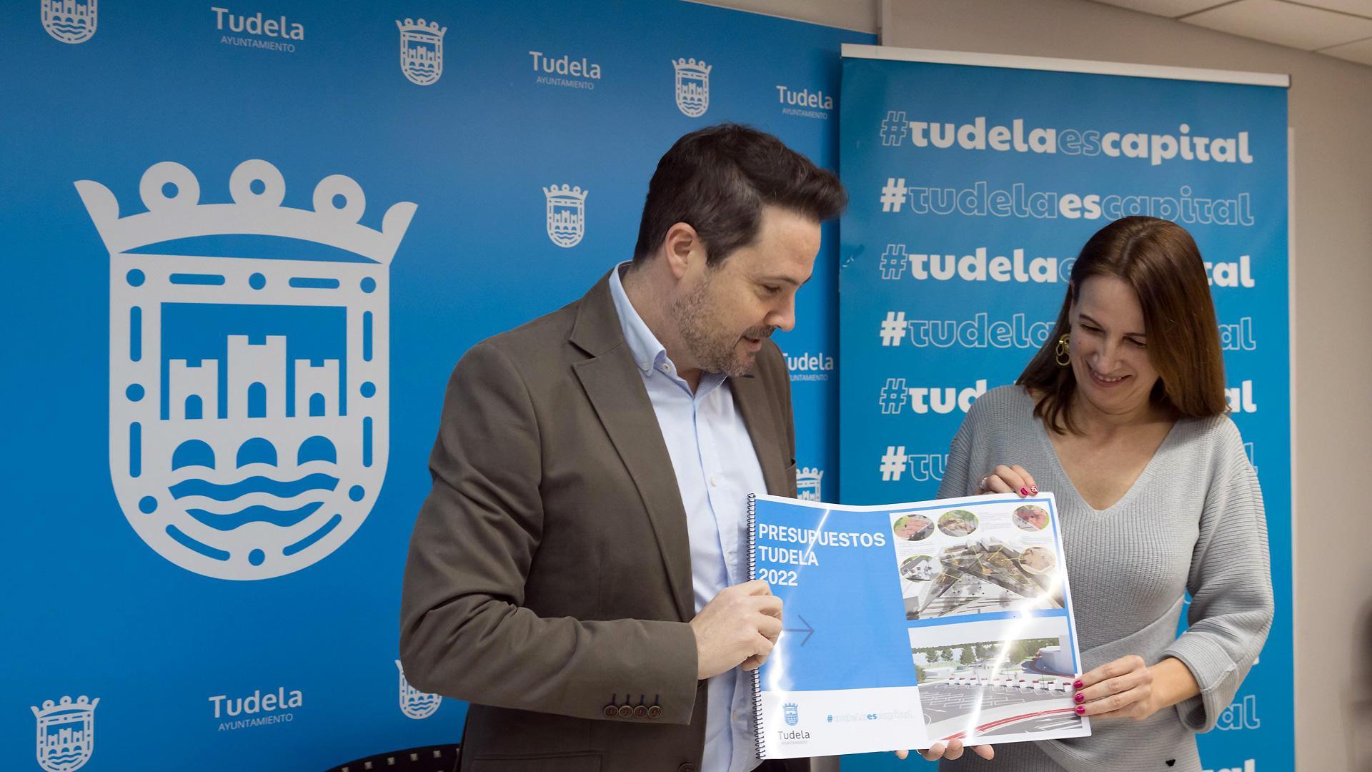 Alejandro Toquero e Irene Royo, en la presentación de los Presupuestos de Tudela para 2022