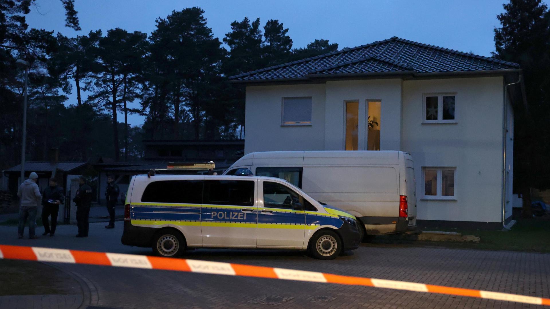 La casa donde se hallaron los cadáveres de los dos adultos y tres niños de 4, 8 y 10 años