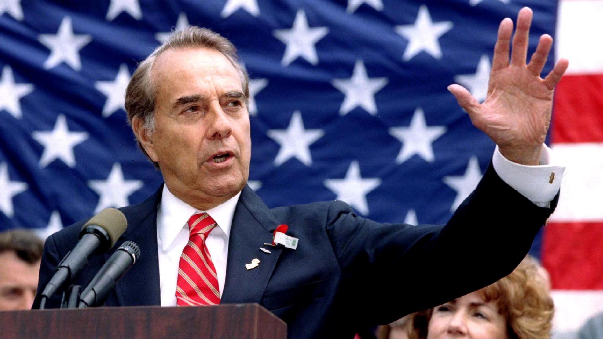 Bob Dole, durante la campaña de 1996.