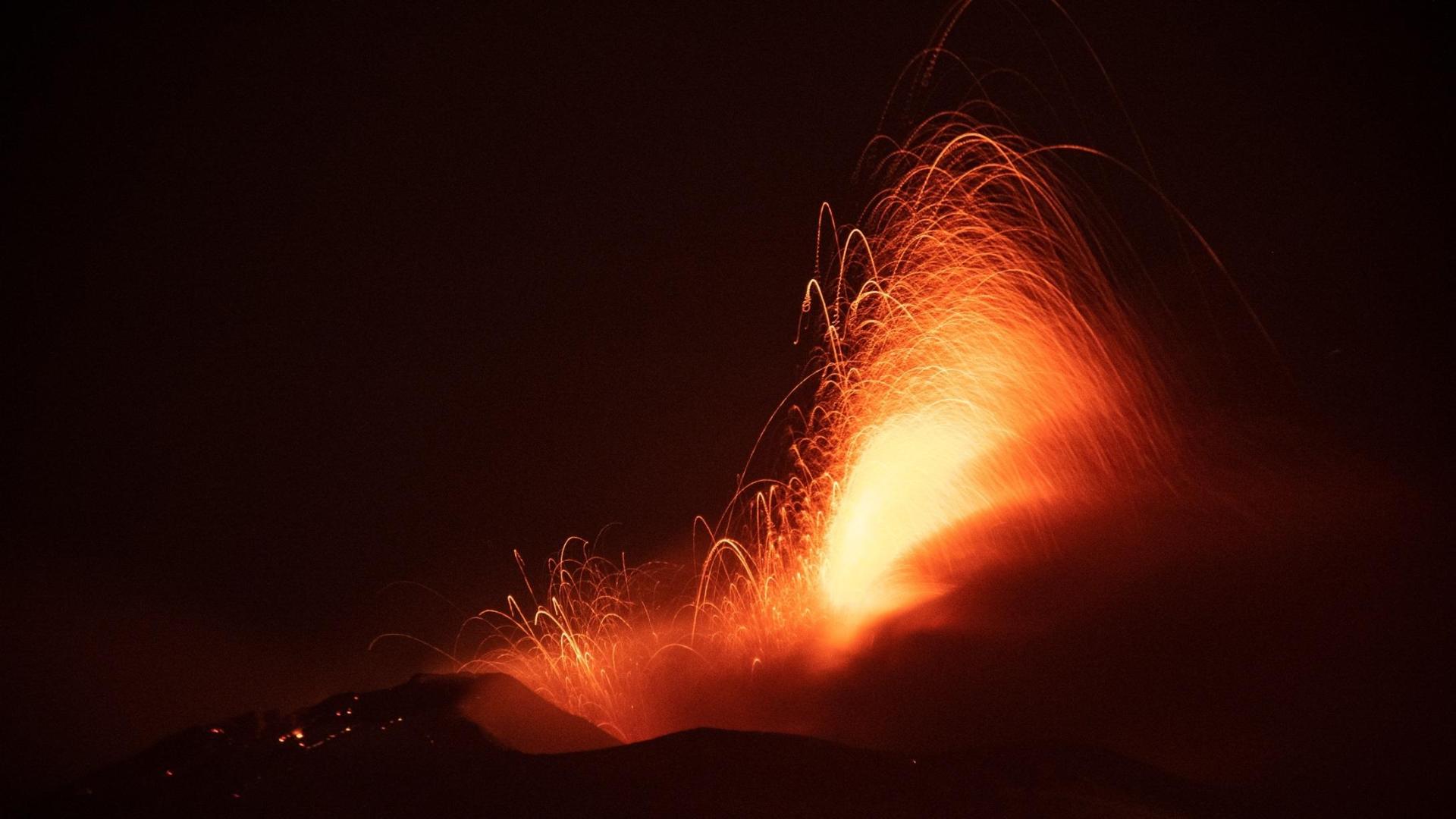 El volcán de Cumbre Vieja continúa con su actividad explosiva en las bocas principales