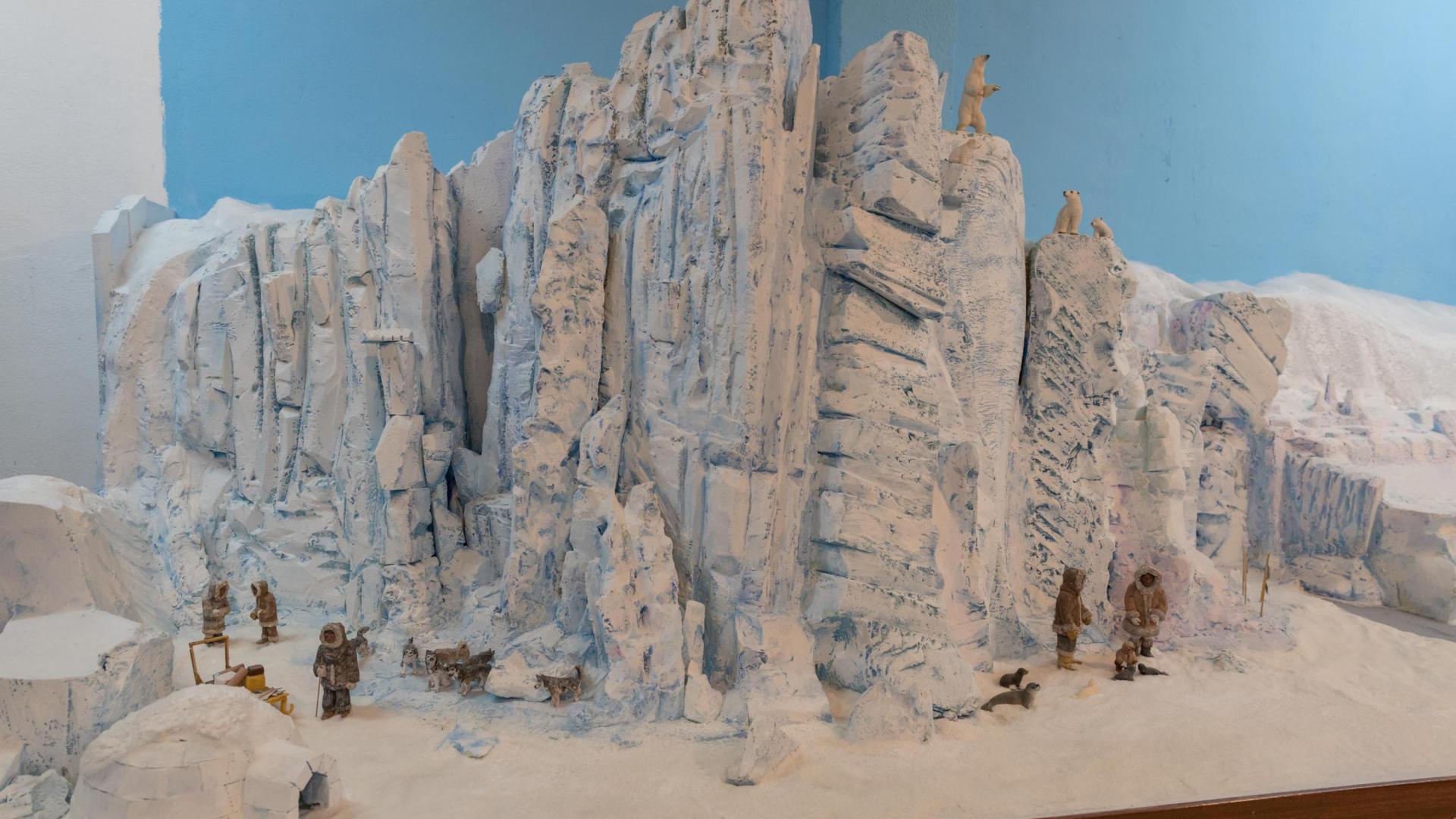 Una imagen del belén situado en un glaciar con lago, esquimales, osos polares o focas, que se estrenó en la exposición de 2019, con motivo de su 25 aniversario