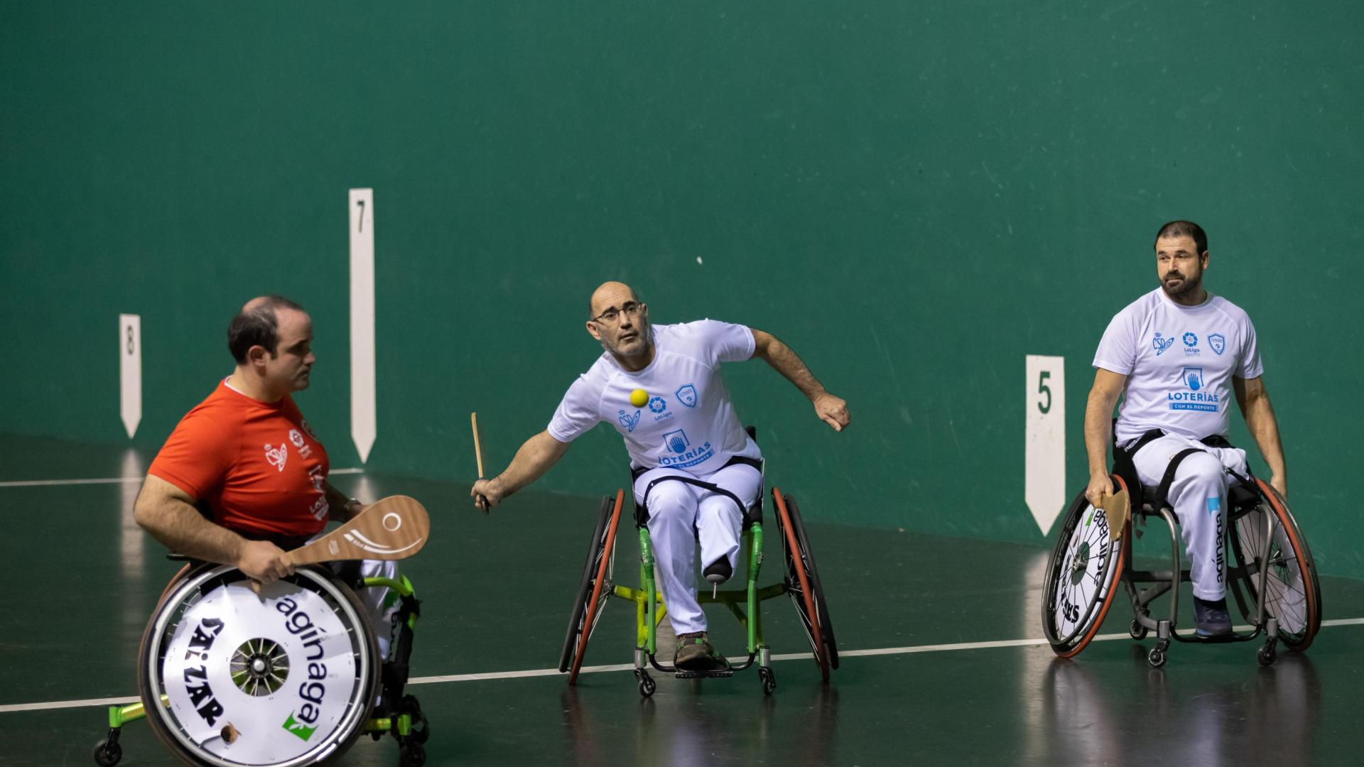 Entrenamiento previo a la final del Campeonato de España de pelota adaptada, que se disputará el domingo en el Labrit
