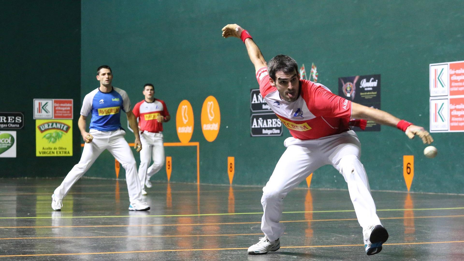 Joseba Ezkurdia, durante el partido de ayer en Urretxu