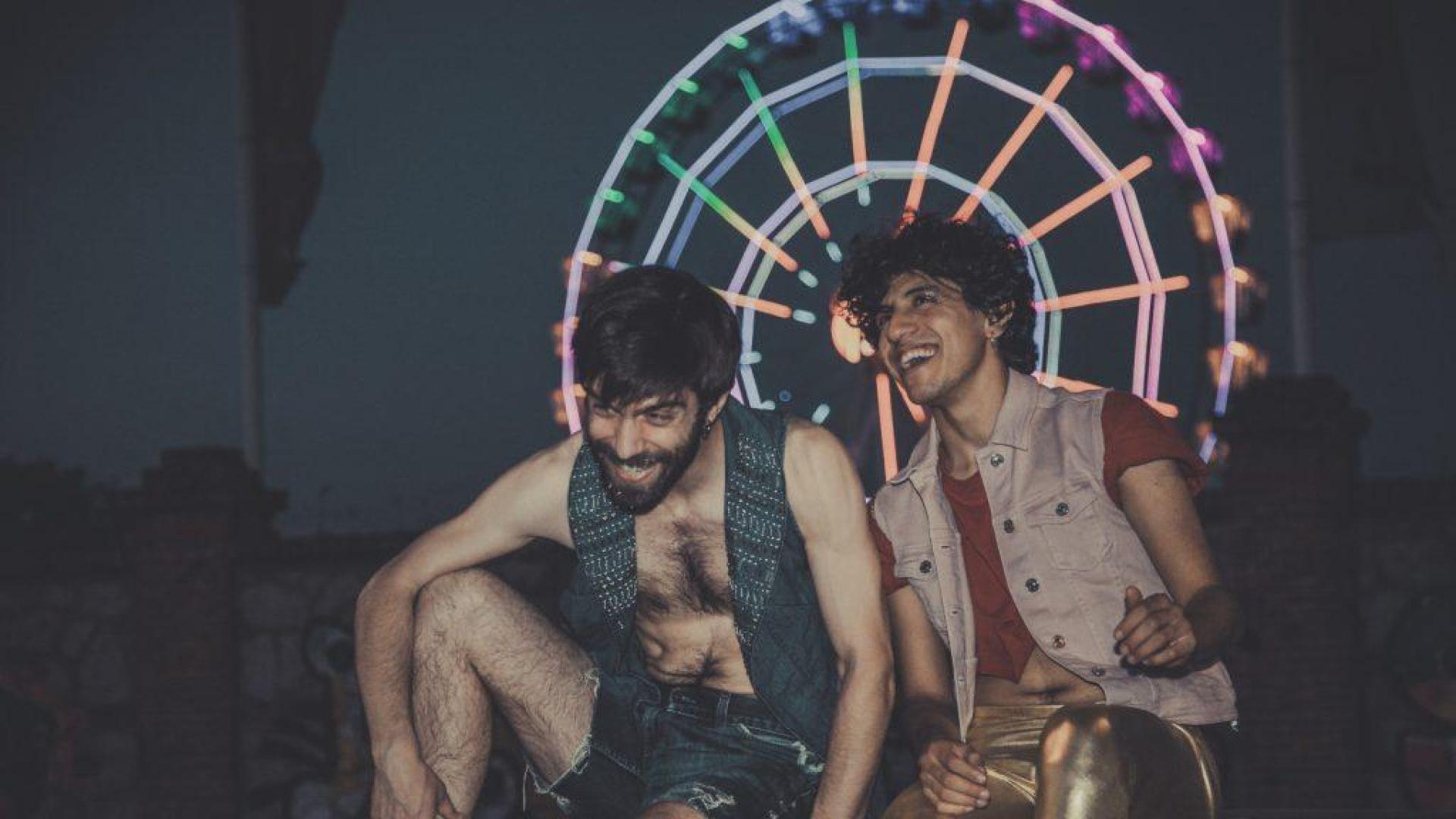 El actor pamplonés Julio Montañana Hidalgo (dcha.), en una escena de la obra, junto a Raúl Pulido.