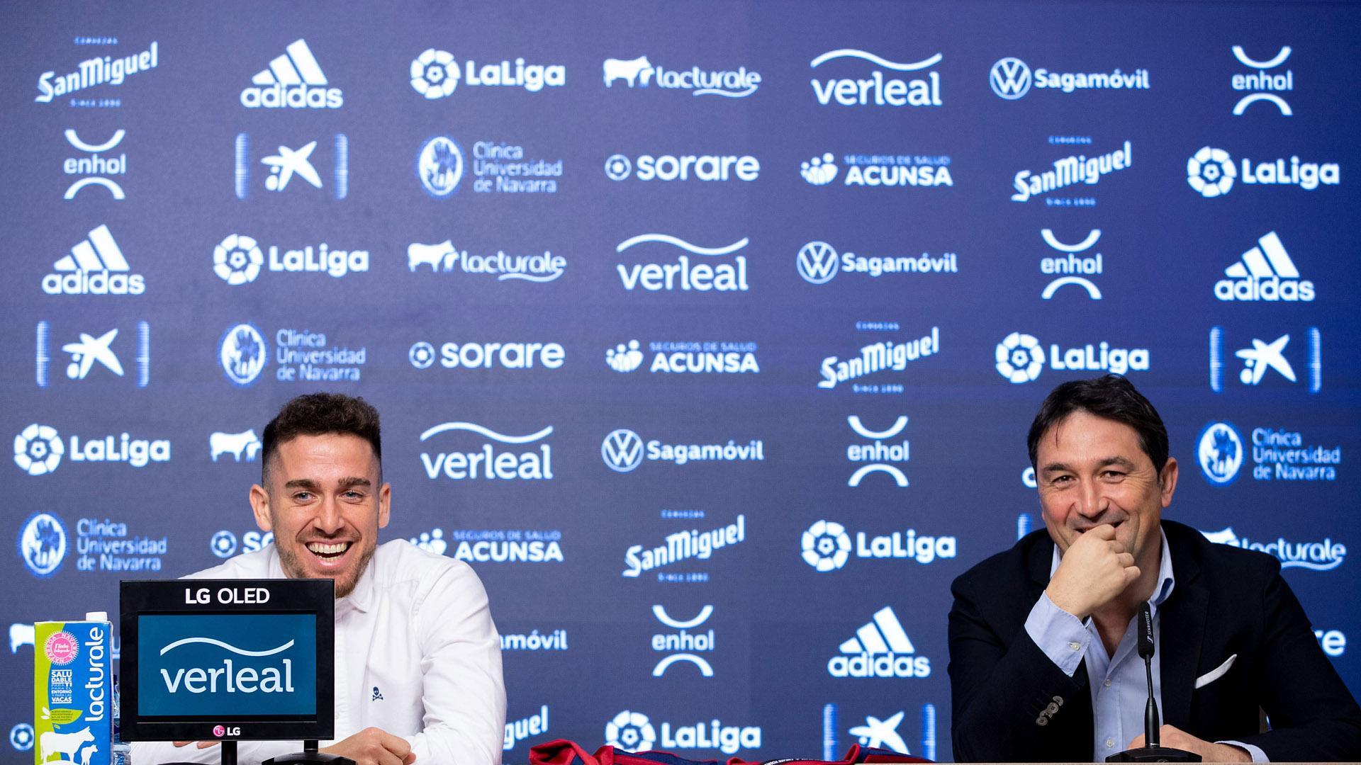 Braulio Vázquez, junto a Kike Barja en la rueda de prensa este martes por la renovación del canterano rojillo
