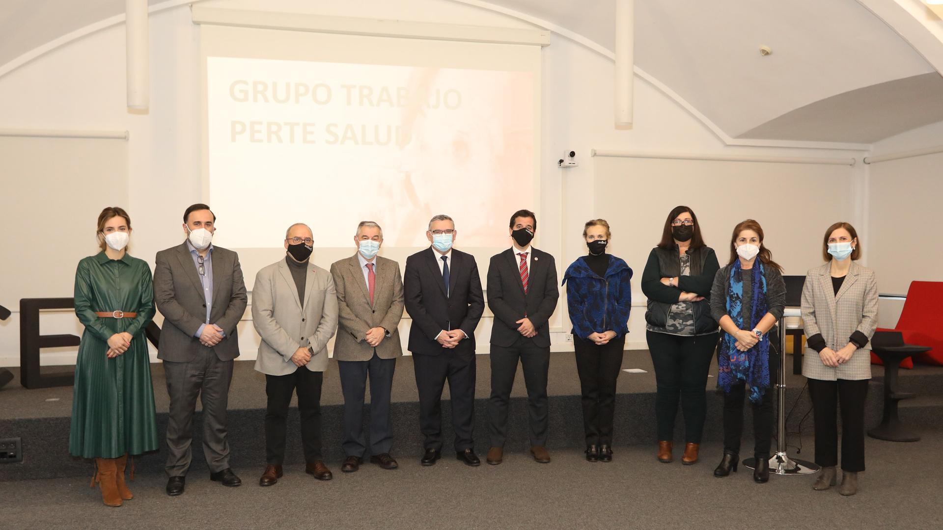 t
Los consejeros con las participantes en el encuentro