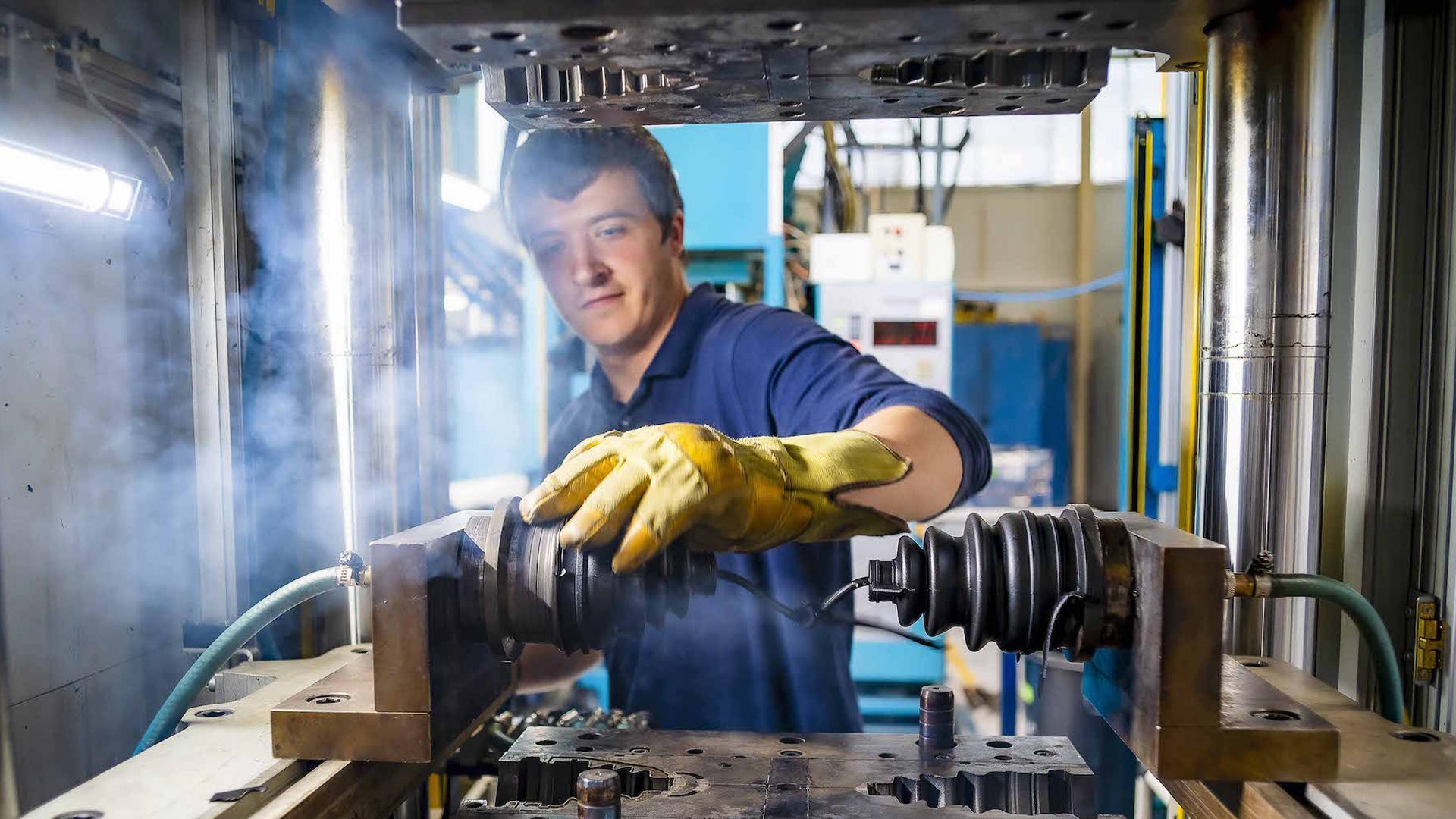 Trabajador de la fábrica Seinsa