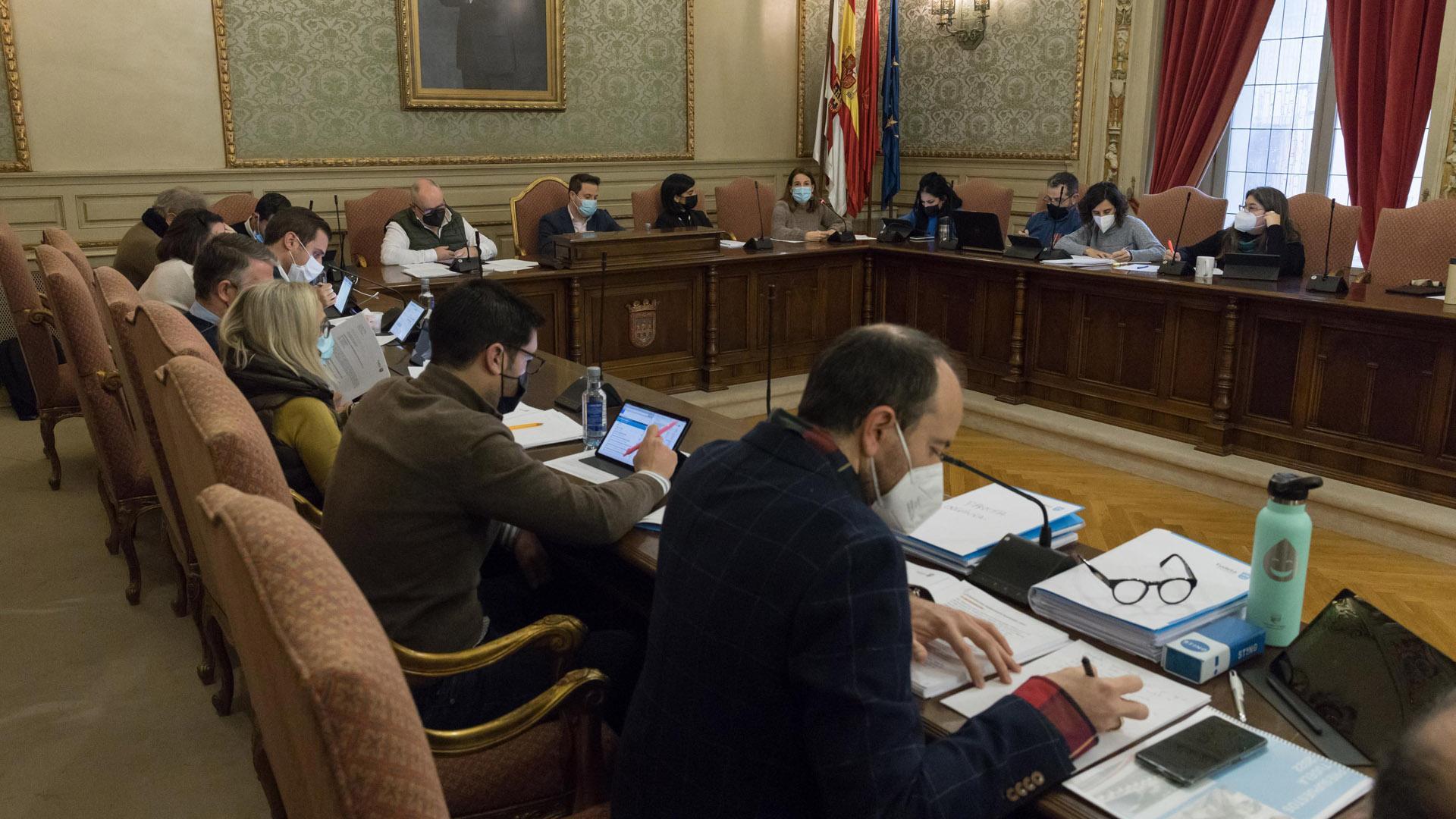 Imagen de la sesión de presupuestos que se celebró ayer en el salón de plenos del Ayuntamiento de Tudela