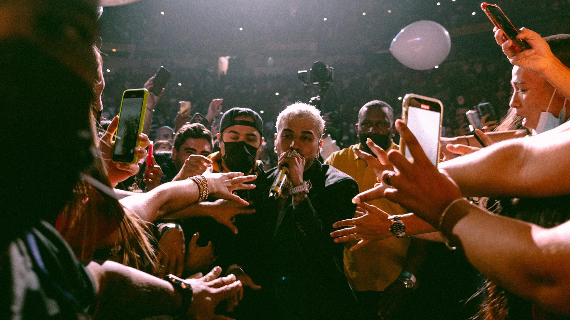 Imagen del cantante Rauw Alejandro en un concierto en 2021