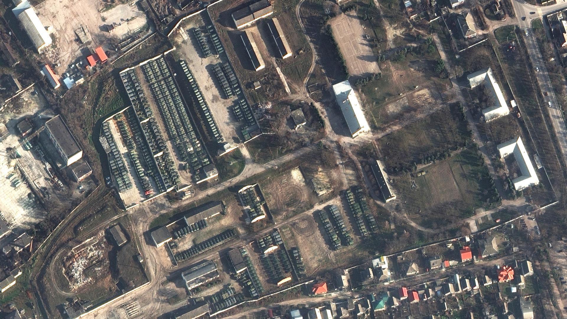 Unidades militares rusas en la localidad de Bakhchysarai, Crimea en una imagen de satélite