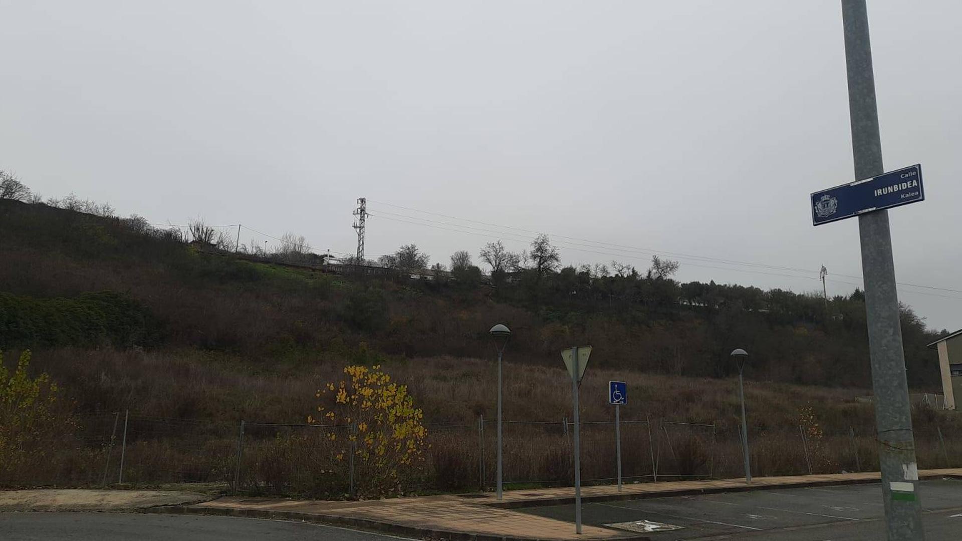 La parcela cedida por el ayuntamiento se ubica en la calle Irunbidea