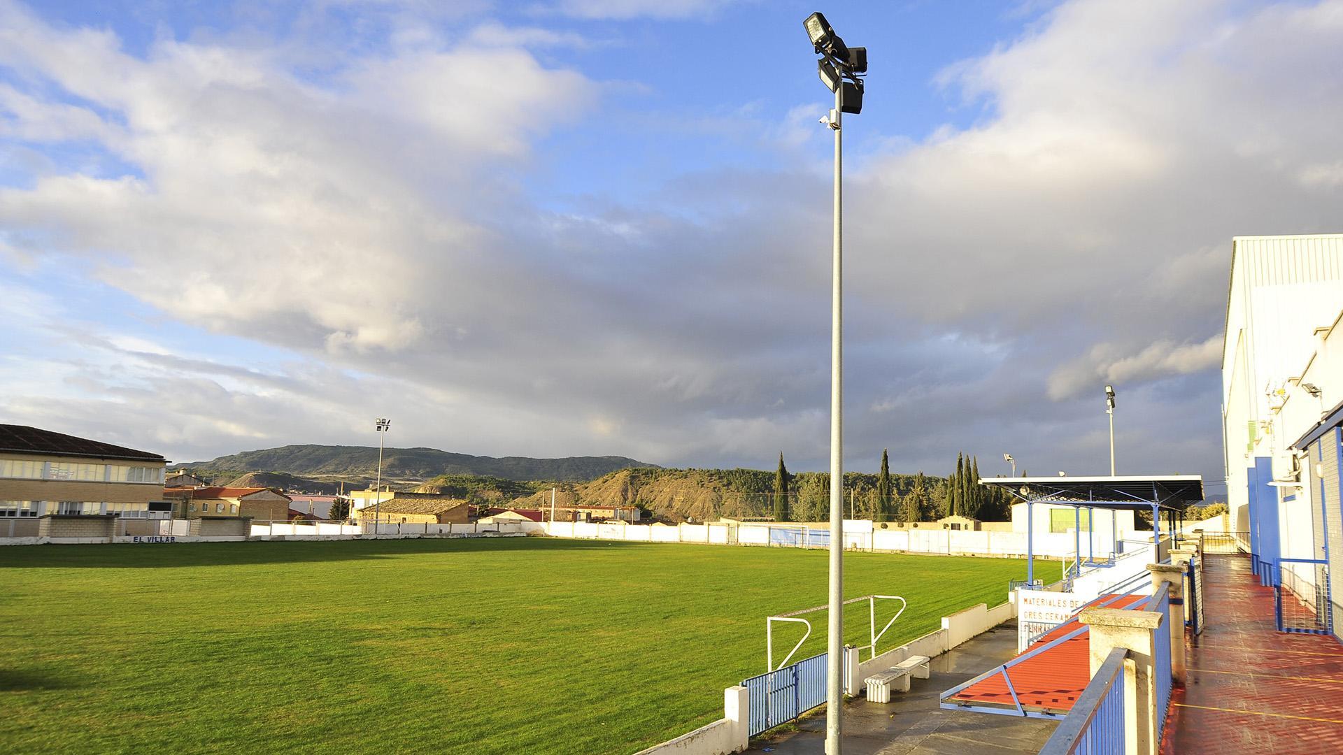 El campo de fútbol se renovará con césped artificial