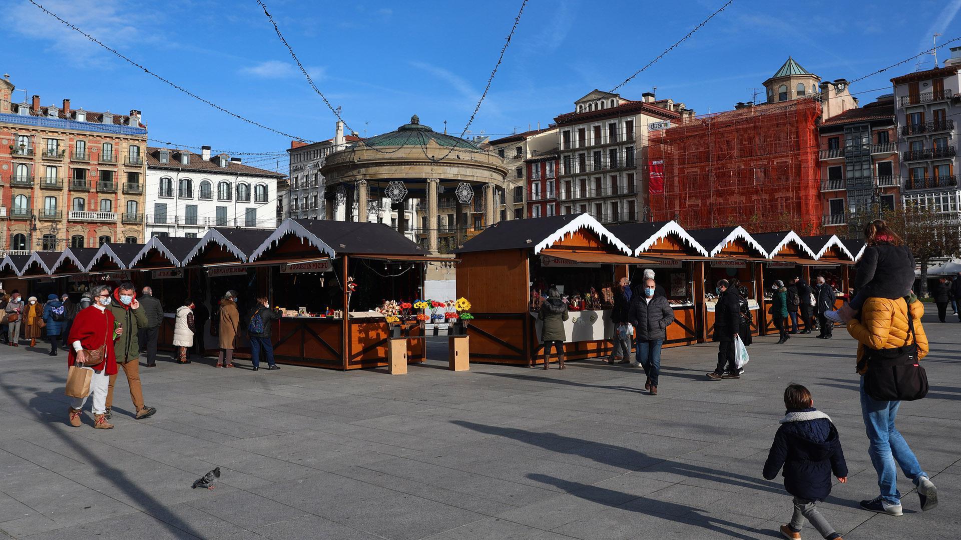 La Plaza del Castillo de Pamplona, en una de las mañanas soleadas de esta Navidad