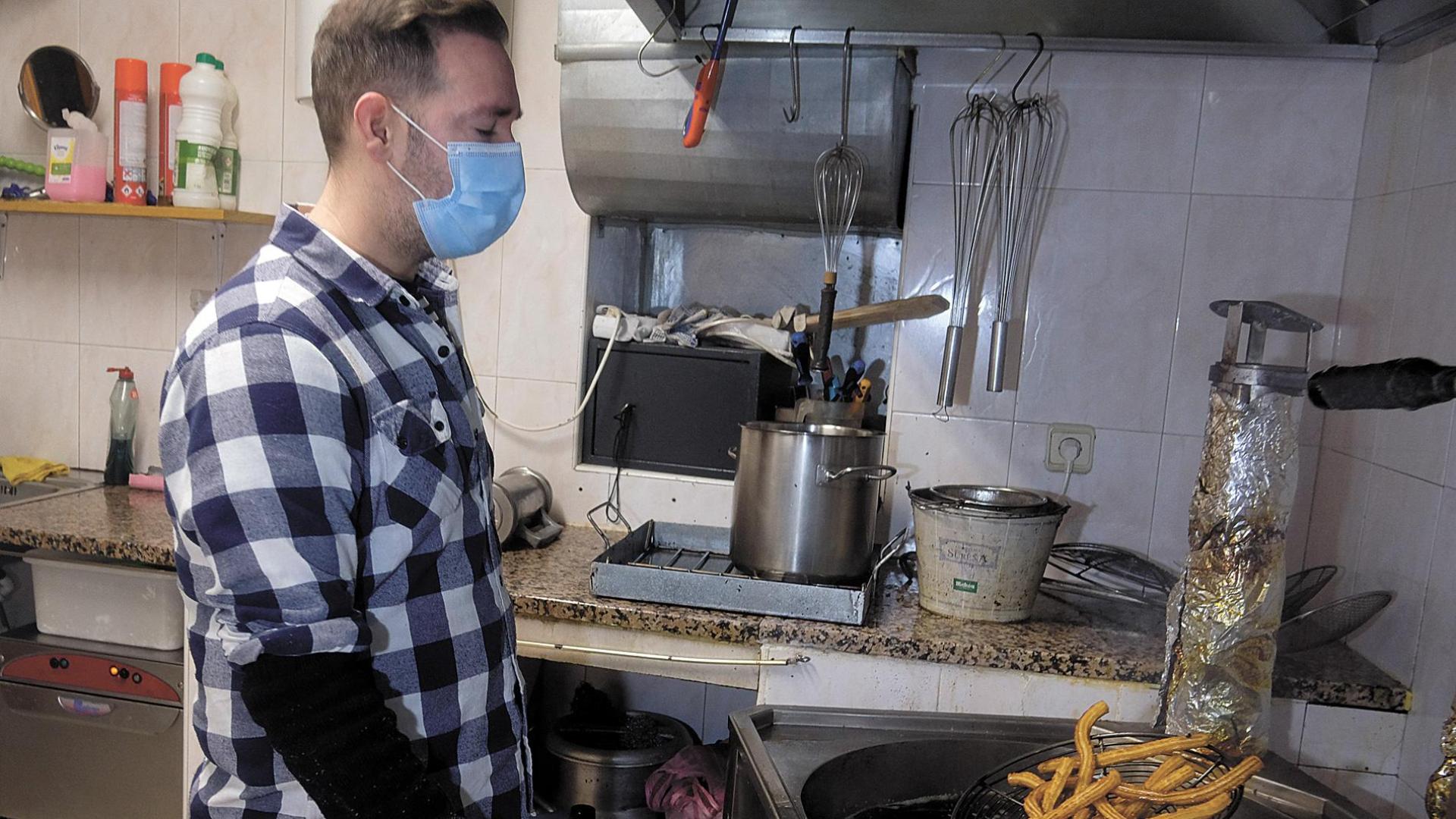 Primeros churros de 2022 en el Churrero de Lerín, en la Estafeta.