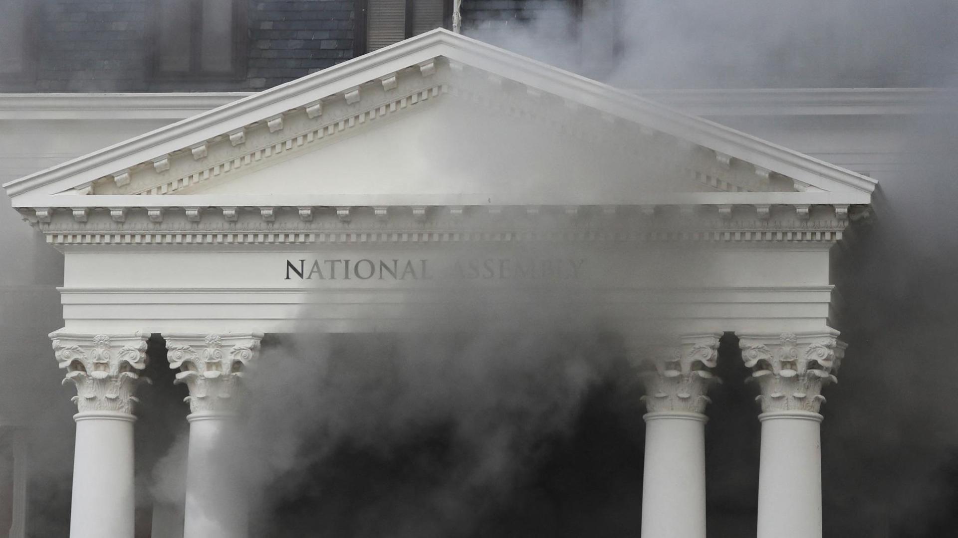 Incendio en el Parlamento de Sudáfrica