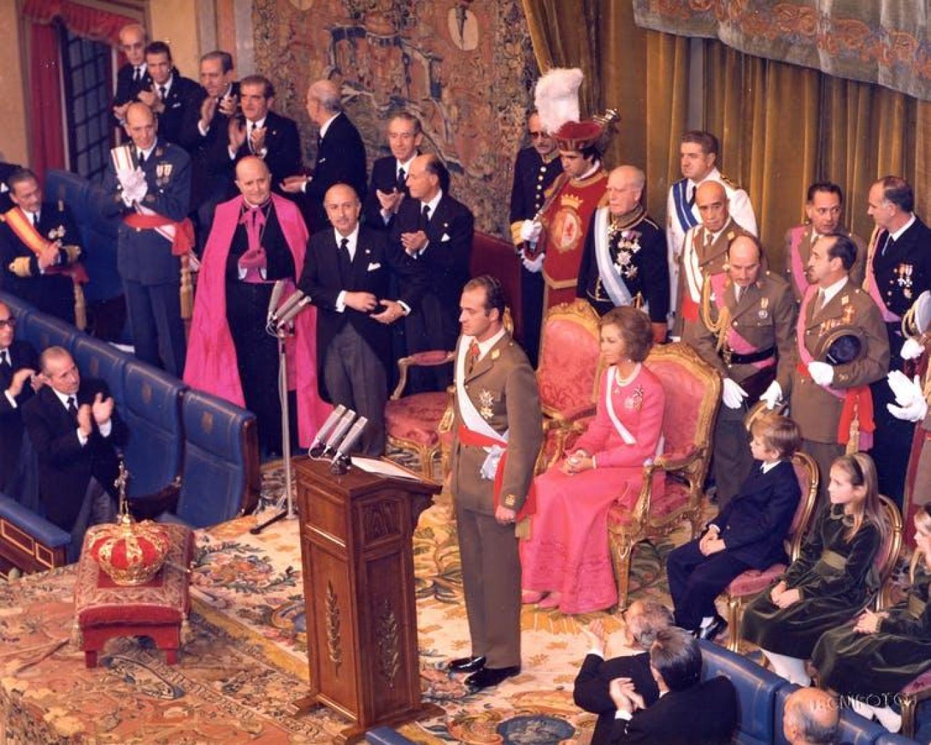 Juramento y proclamación como Rey de España de don Juan Carlos de Borbón y.
Borbón el 22 de noviembre de 1975