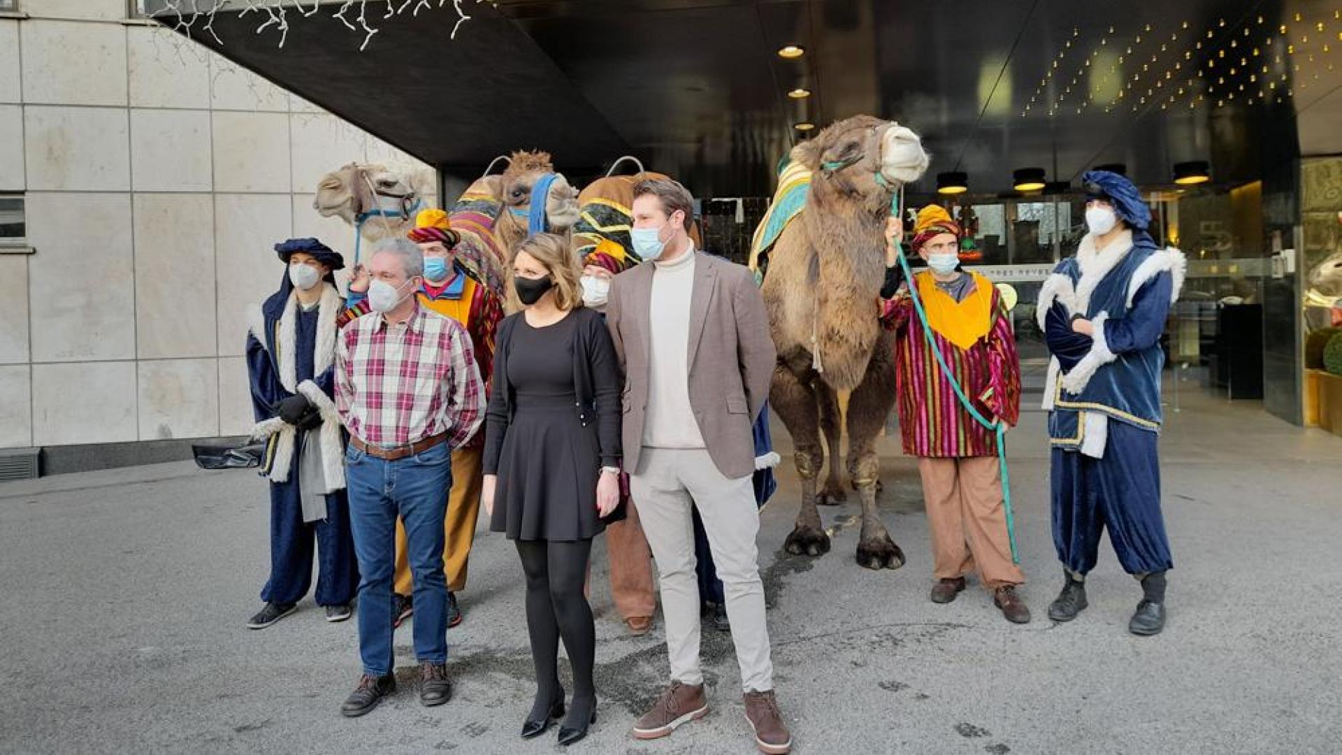 Representantes de la Asociación Cabalgata Reyes Magos de Pamplona, este martes
