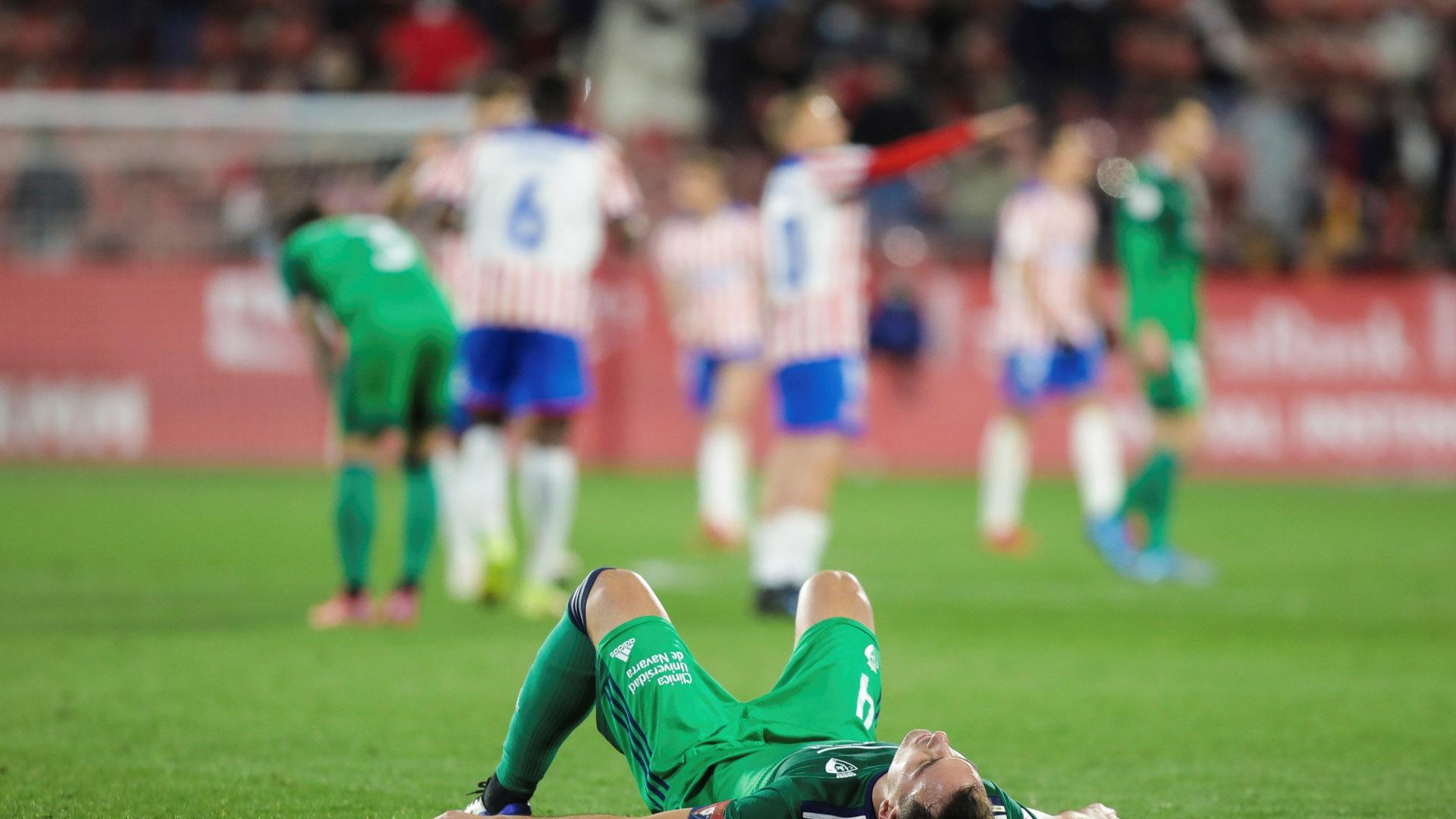 Unai García, tendido en el suelo tras perder contra el Girona en Copa
