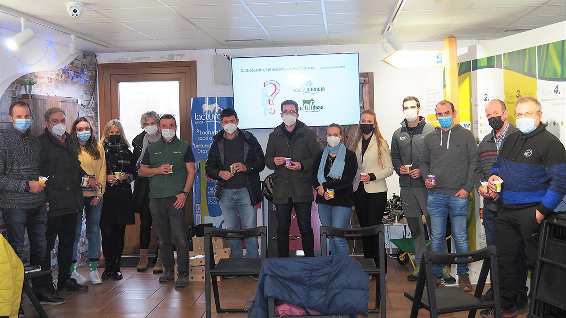 Participantes en la jornada del proyecto Abiesnea degustaron yogur con leche A2 en el Centro de Interpretación del Vacuno de Leche de Etxeberri-Arakil