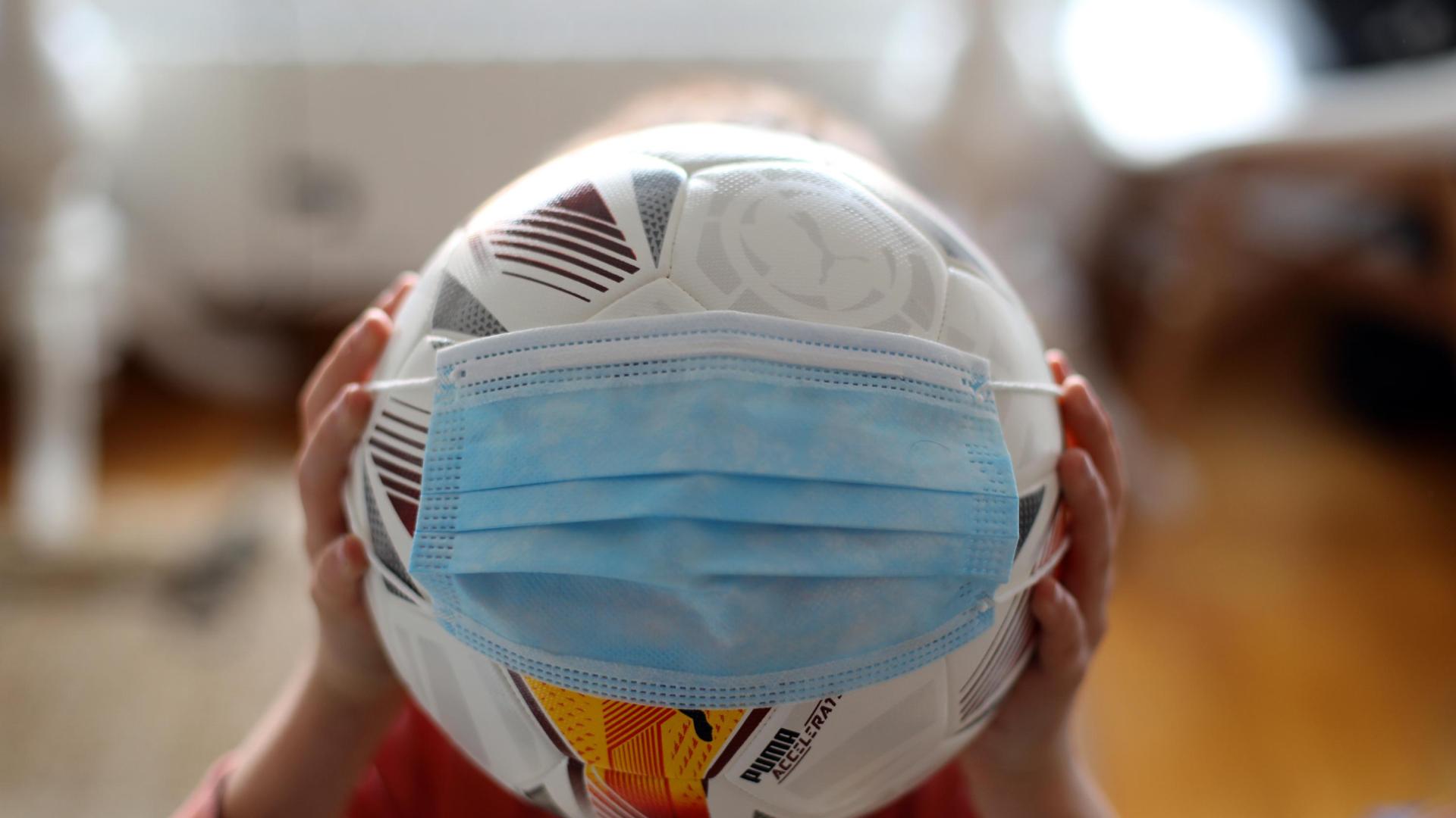 El nuevo balón de la liga de fútbol ha llegado a mi casa al mismo tiempo que el covid