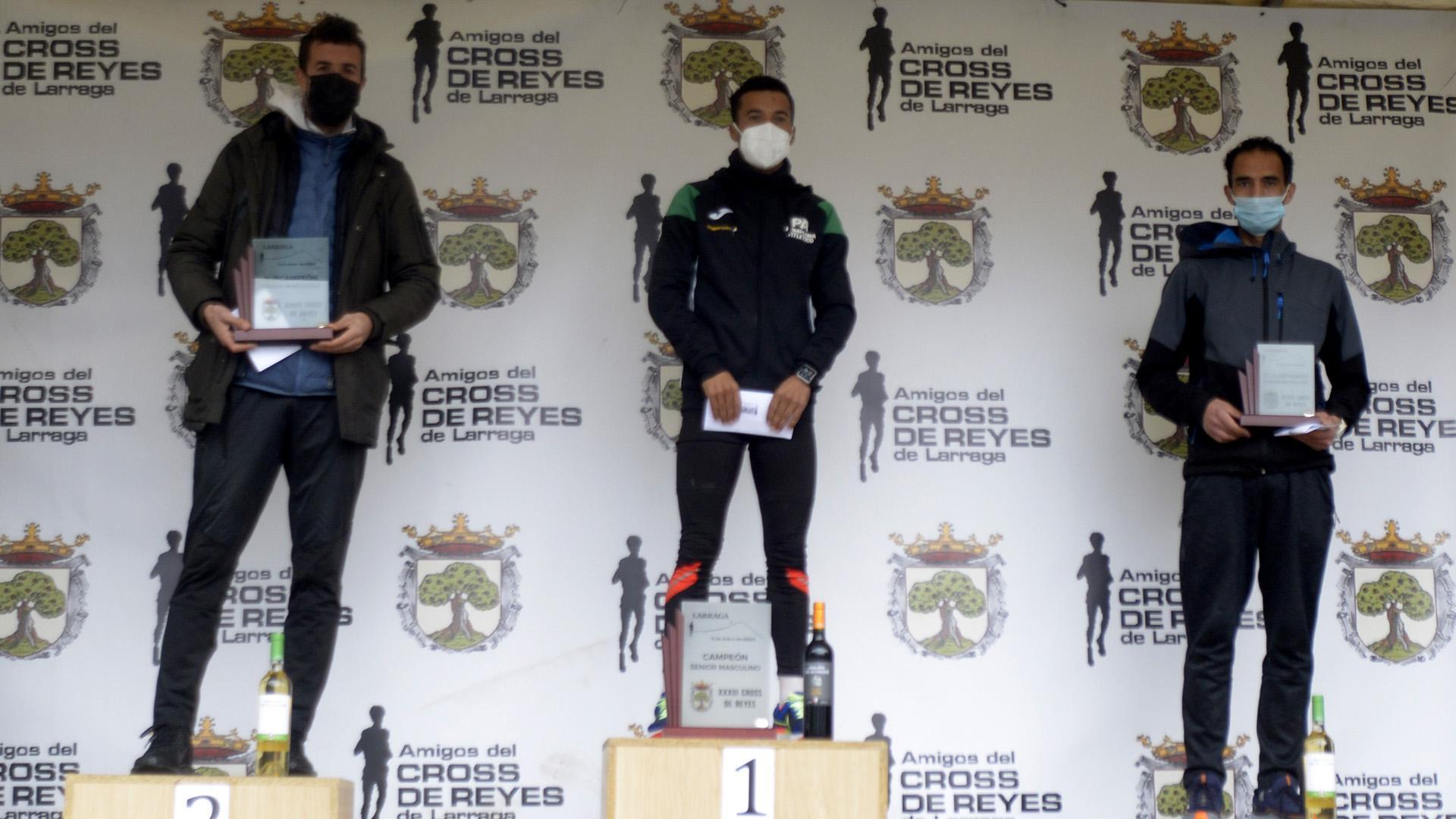 Abdelkader, en lo más alto del podio con Boualame y Bouziane