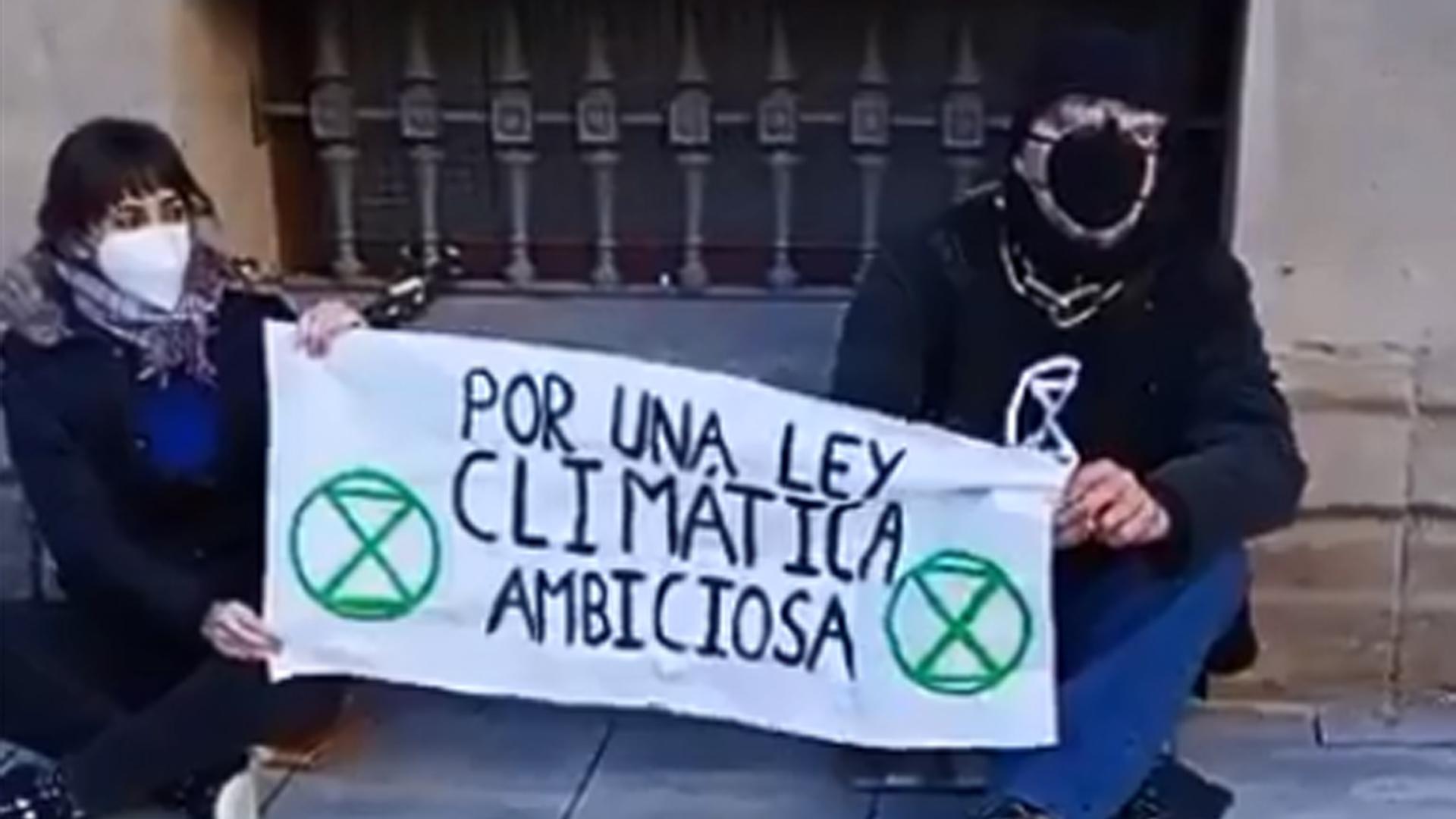 La protesta se lleva a cabo en el marco de las votaciones de las enmiendas a la Ley Foral de Cambio