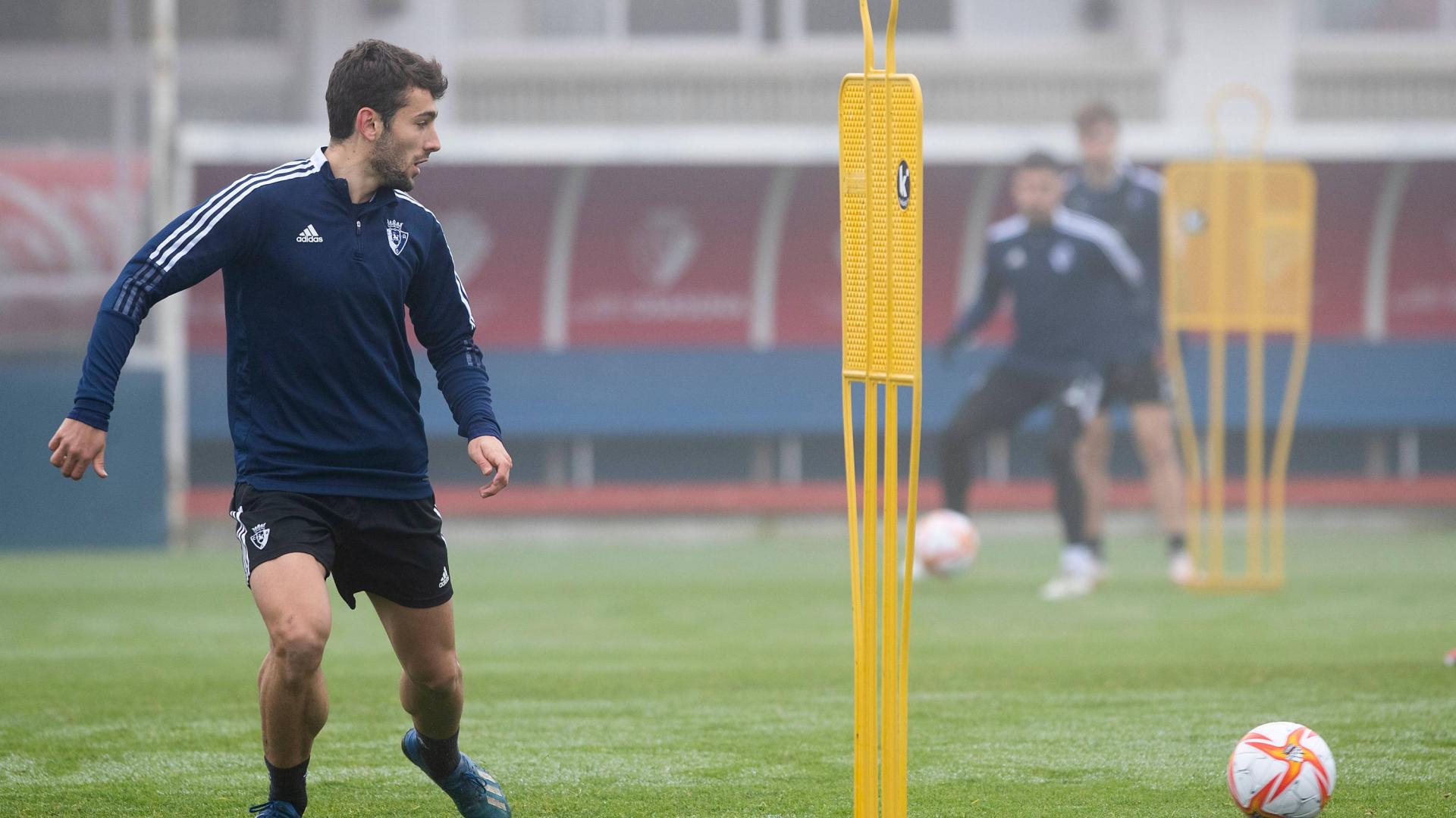 Unai Dufur, en una sesión con el primer equipo de Osasuna
